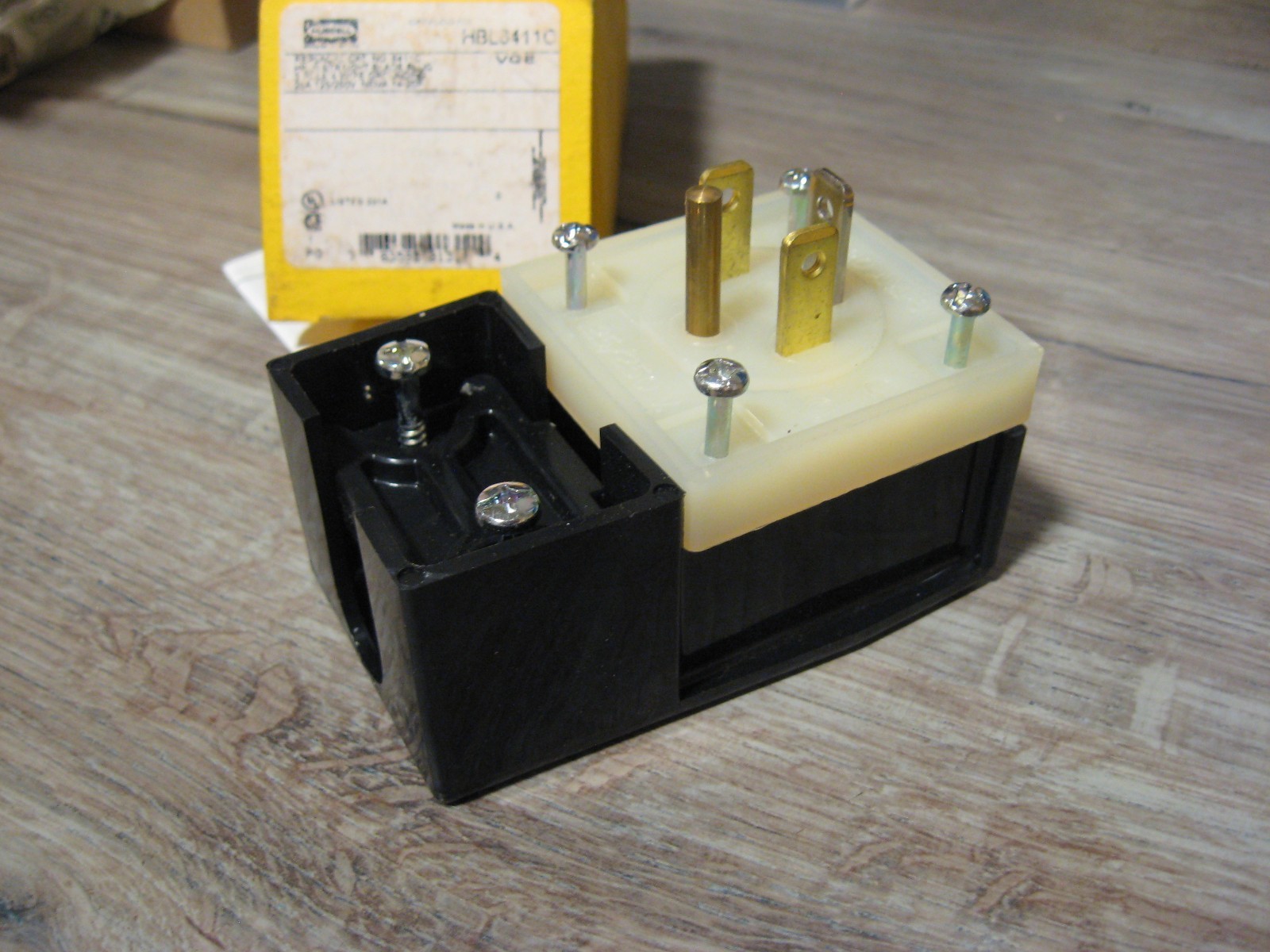 NEW Hubbell HBL8411C 4 Wire Industrial Straight Blade Angle Plug – 20A 125/250V