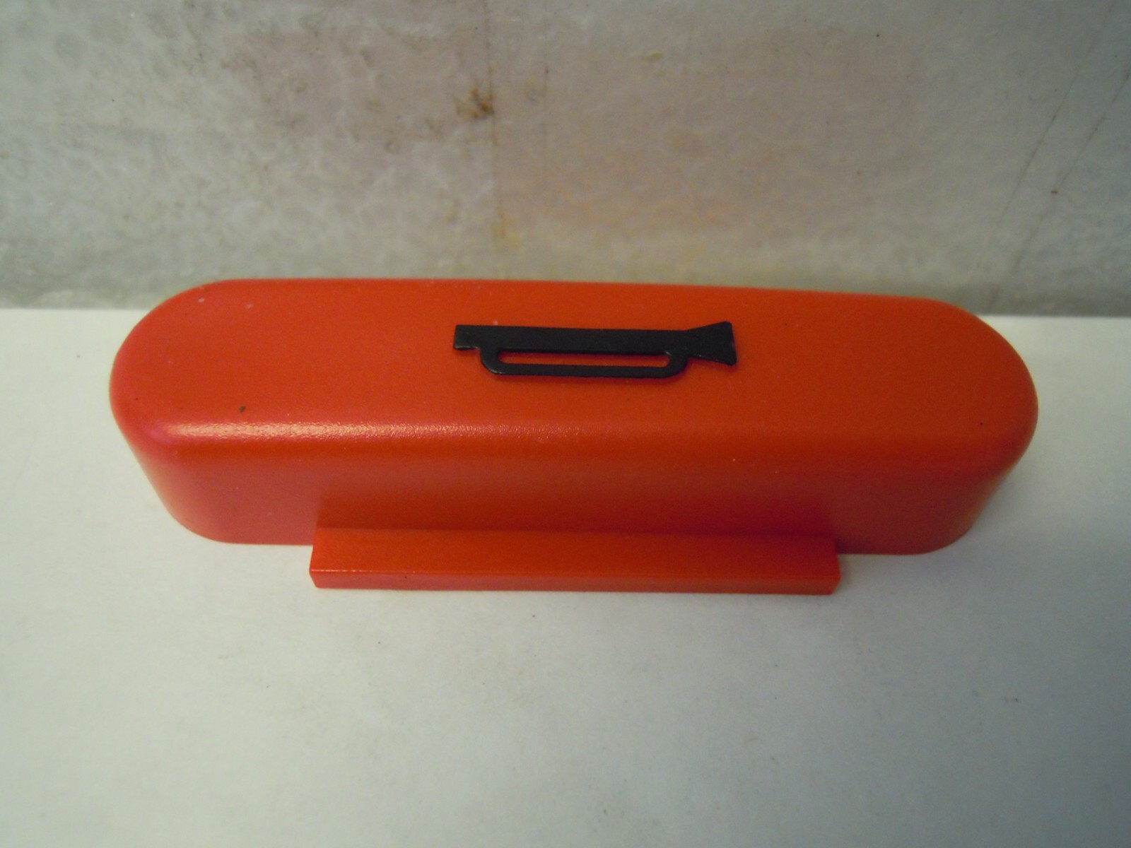 RAYMOND RA 850-135-947/101 RED SWITCH BUTTON BLACK HORN *NEW