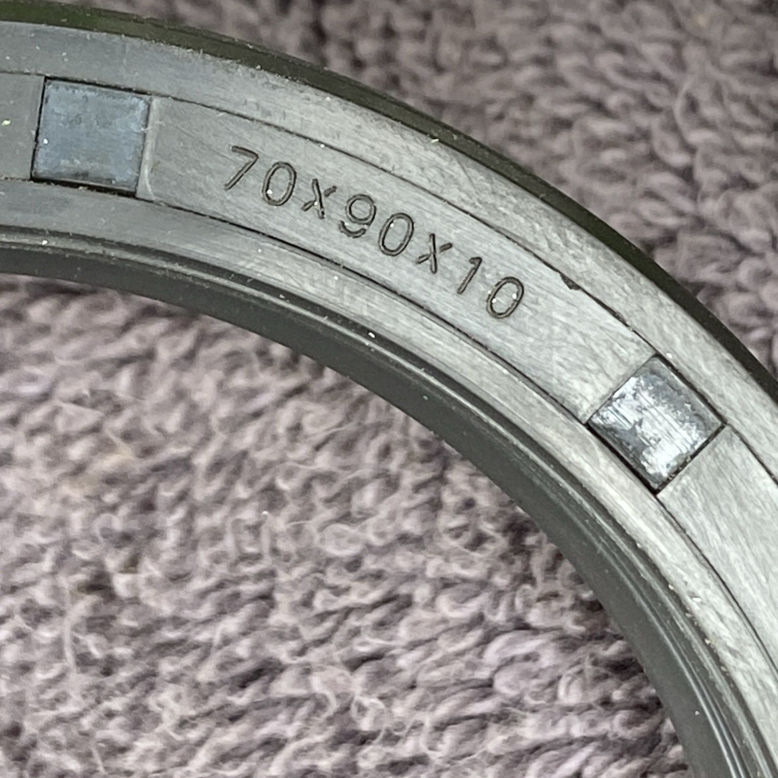 SKF 692627 Oil Seal 70X90X10 HMS5 RG New Old Stock New In Box