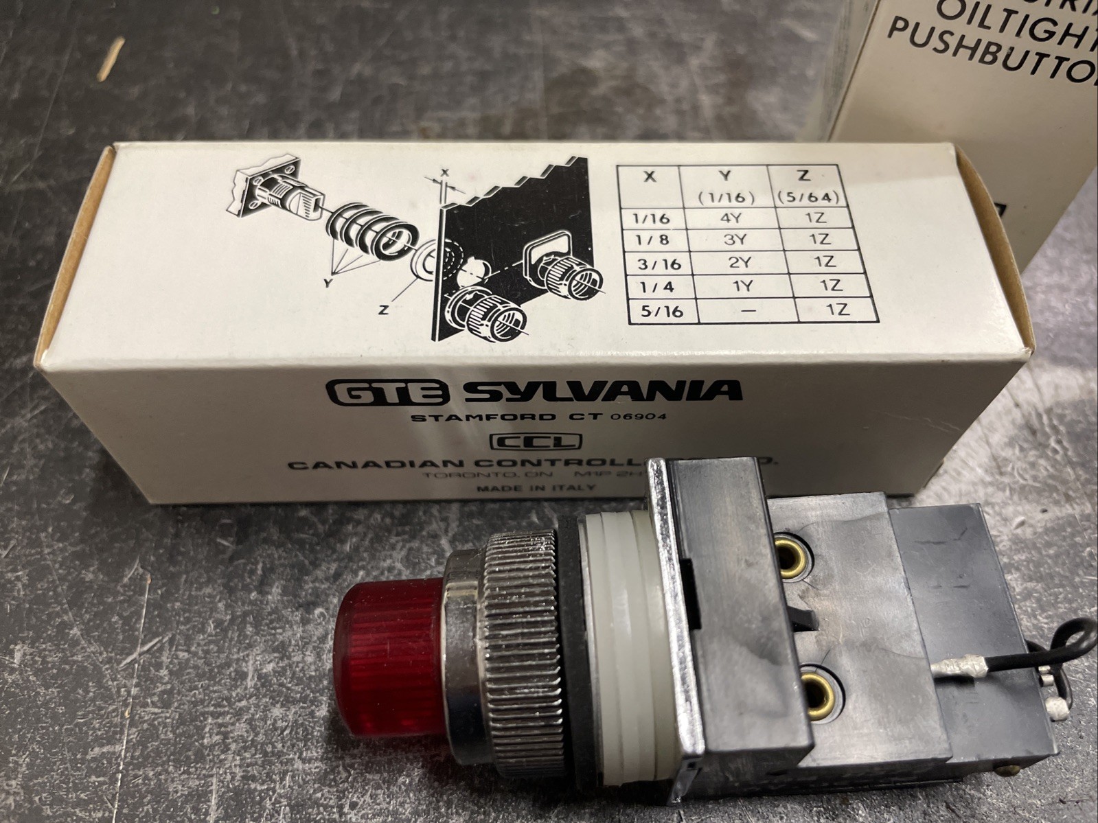 Lot of 3 New Vintage Sylvania 100M-H372 Illuminated Red 300V Industrial Oiltight