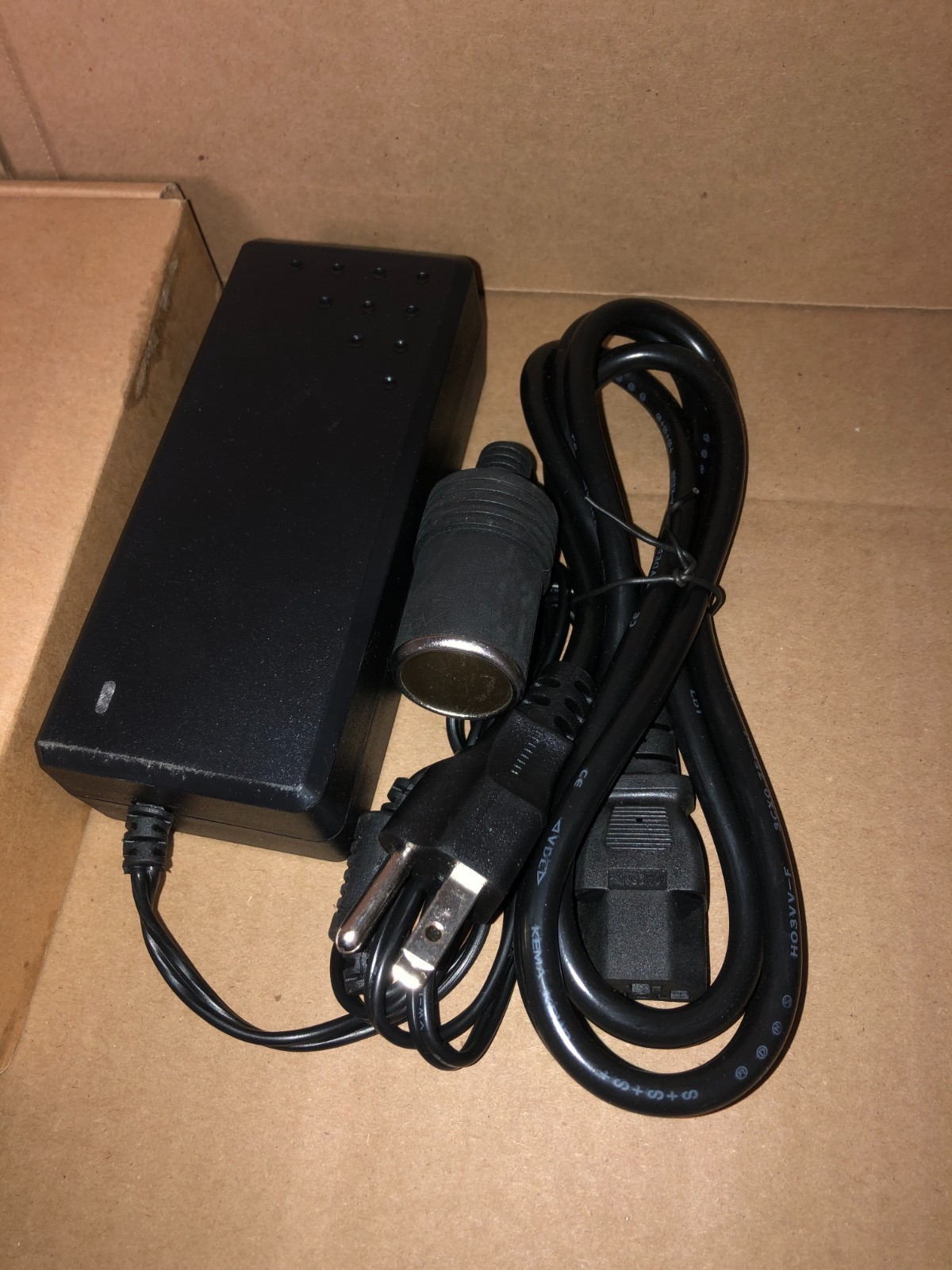 COOLBUY C-001 AC/DC POWER ADAPTER CONVERTER 100-240V 12V OUTPUT