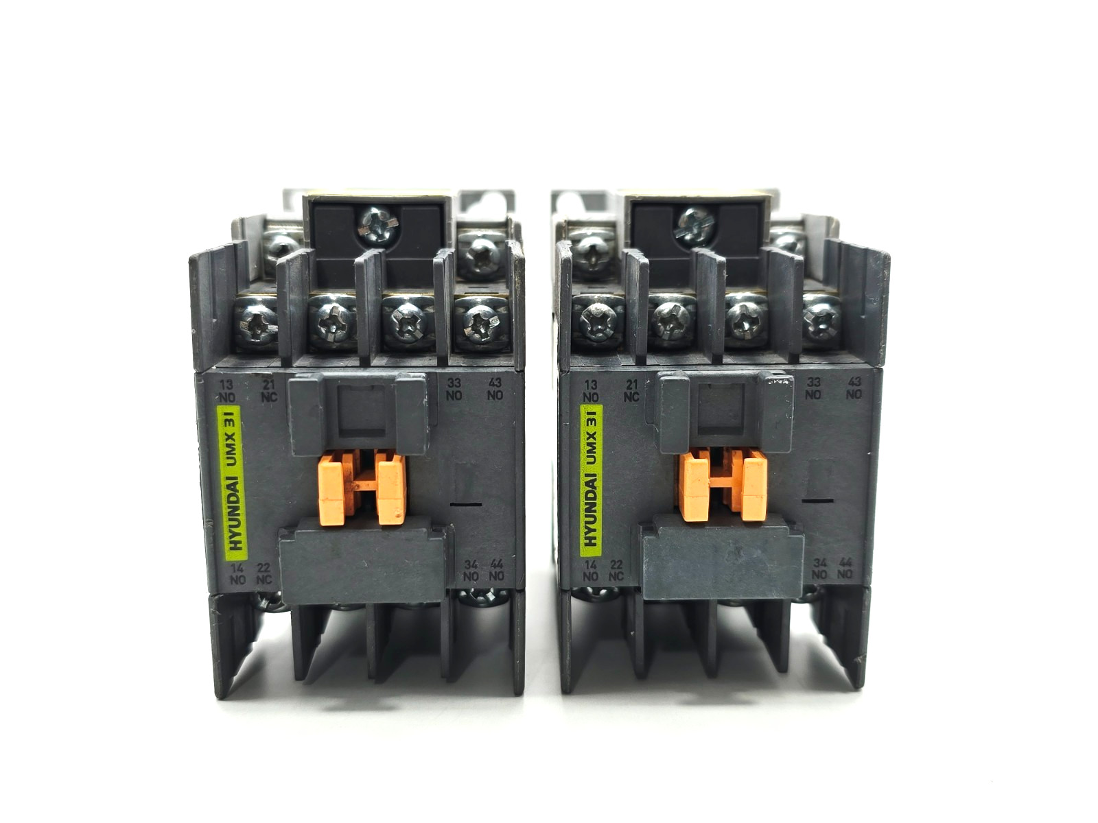 UMX 31 HYUNDAI IEC/EN 60947-5-1 CONTACTOR RELAY LOT OF 2