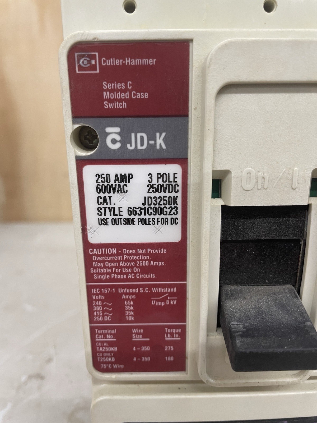 CUTLER-HAMMER JD3250K SER C 250 A 3P MOLDED CASE BREAKER