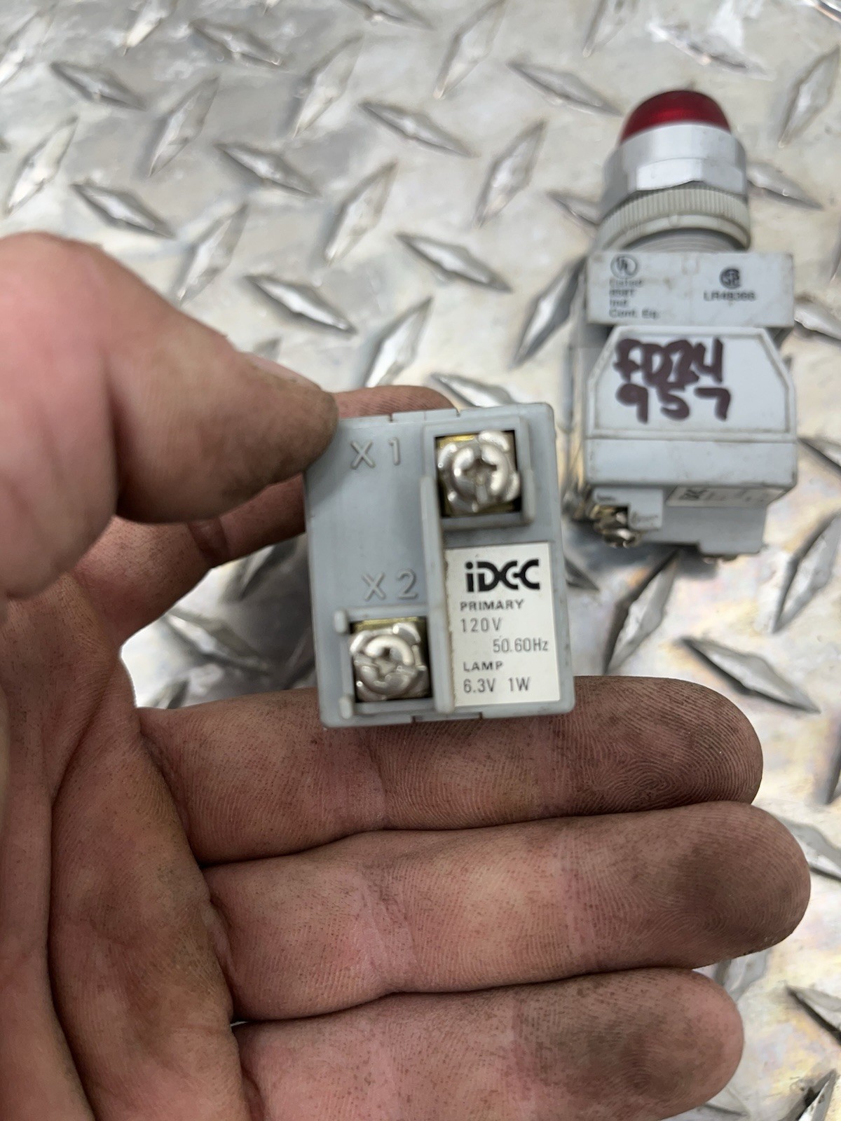 LOT OF 2 – -Micro Pnuematic Pressure Switch 15560 45/07 MPL-503-G-3