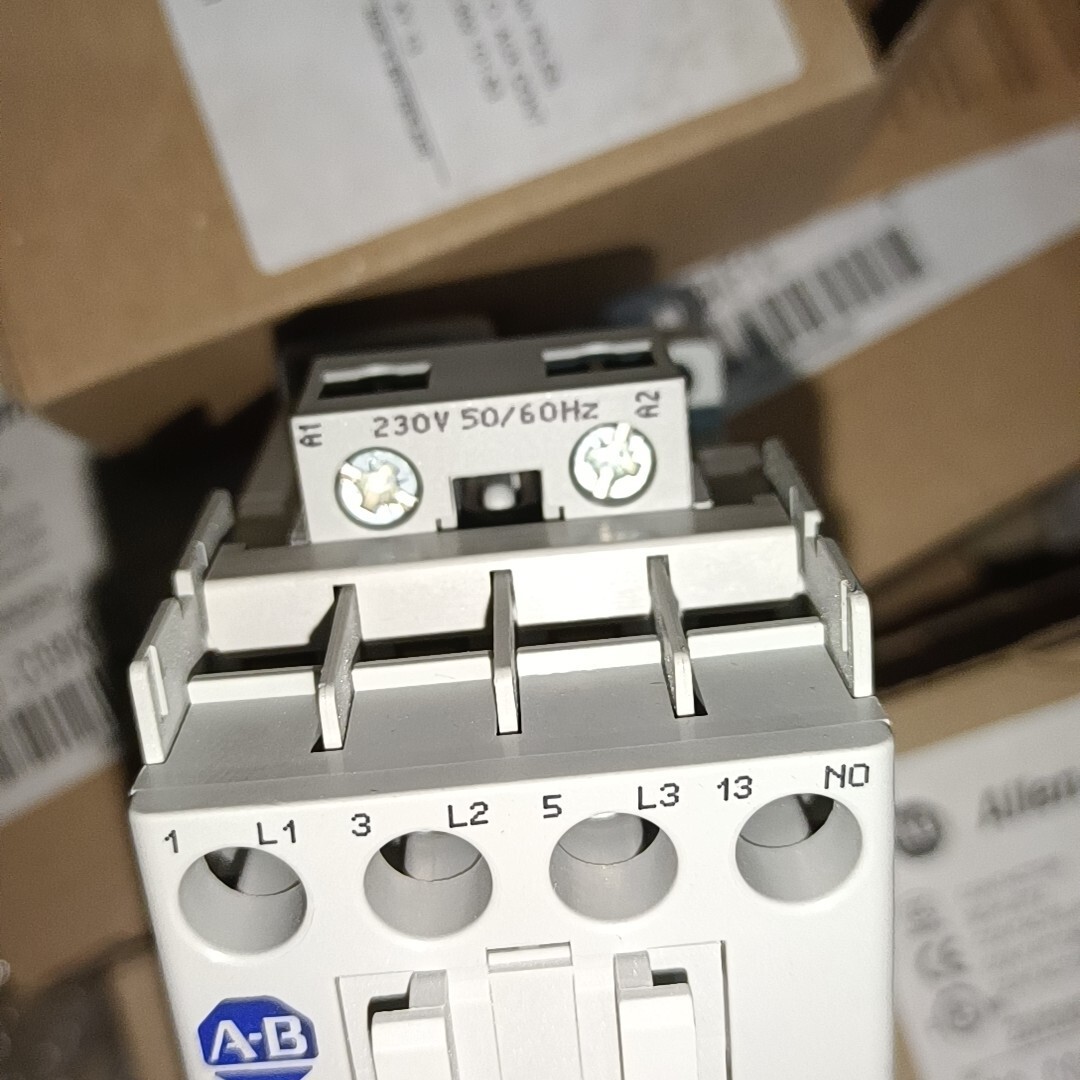 1PCS Allen－bradley Contactor 100－C09KF10 NEW