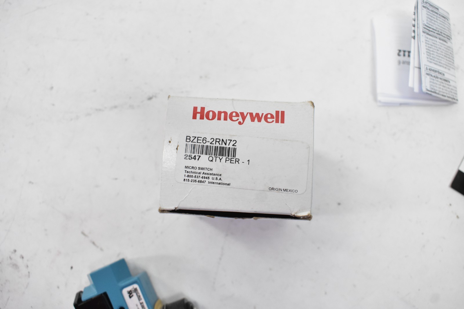 Honeywell BZE6-2RN72 Switch Limit N.O./N.C. SPDT Top Plunger Conduit NO HARDWARE