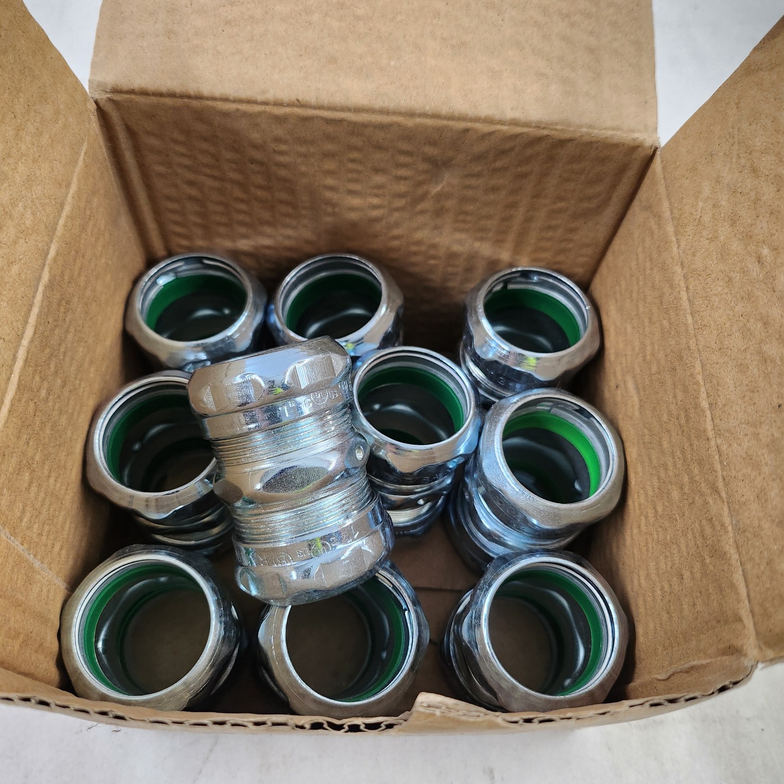 Bridgeport 262-SRT 1″ Raintight EMT Coupling – Box of 10