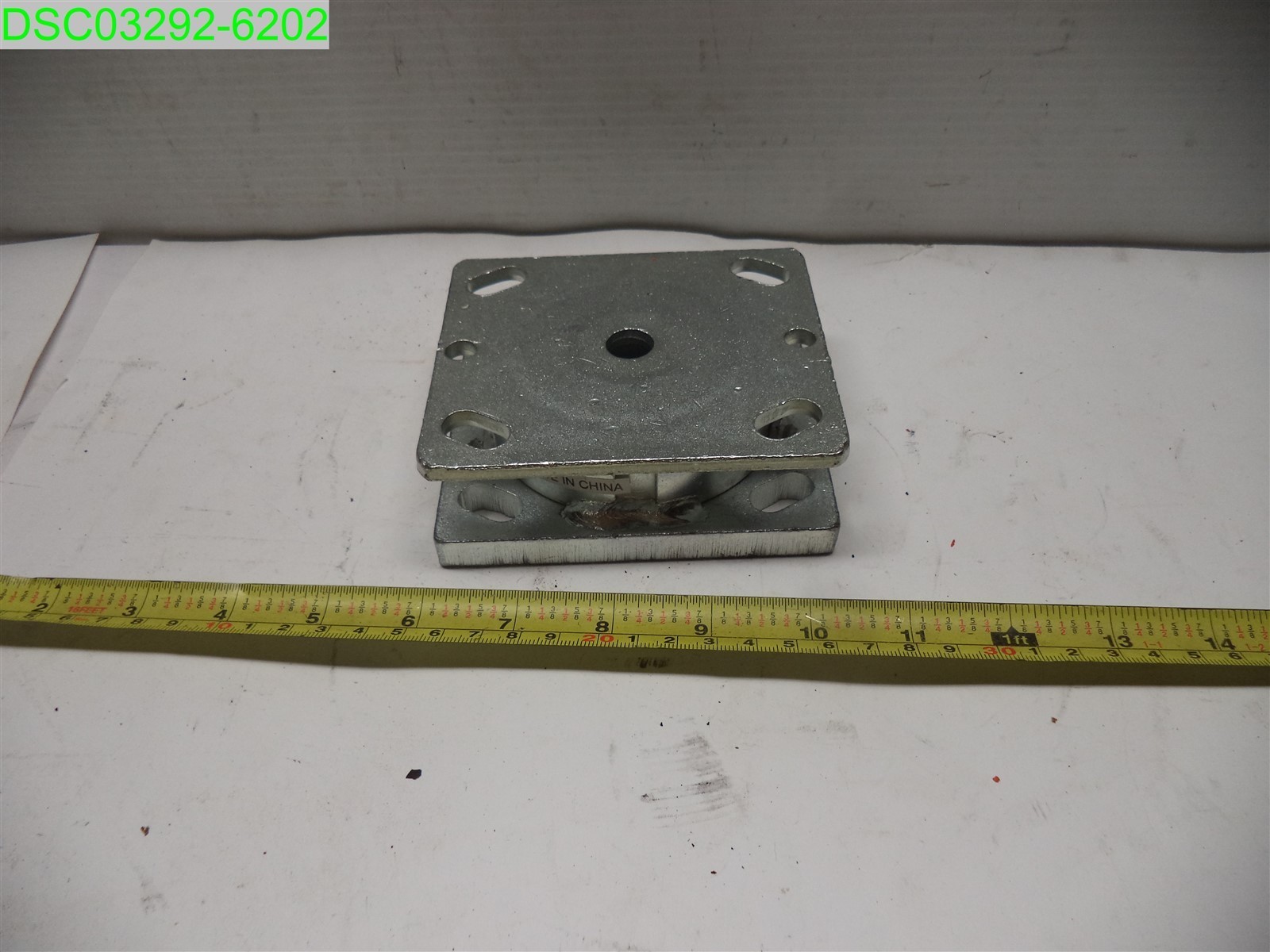 Kingpinless Turntable 3-7/8″ x 4-1/2″ x 1-1/2″ with Grease Fitting