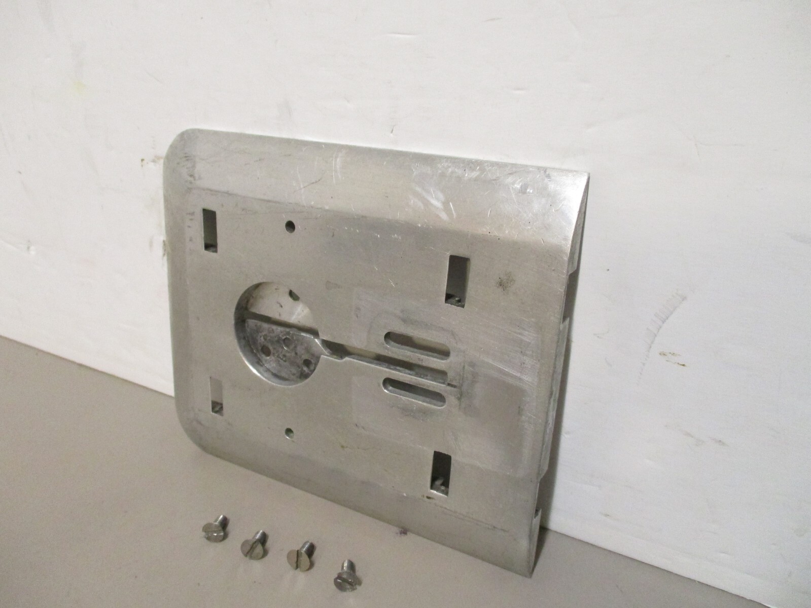 Base Foot Mount 5-1/4″ x 6-1/4″ for Vintage Wolf Model R Electric Fabric Cutter