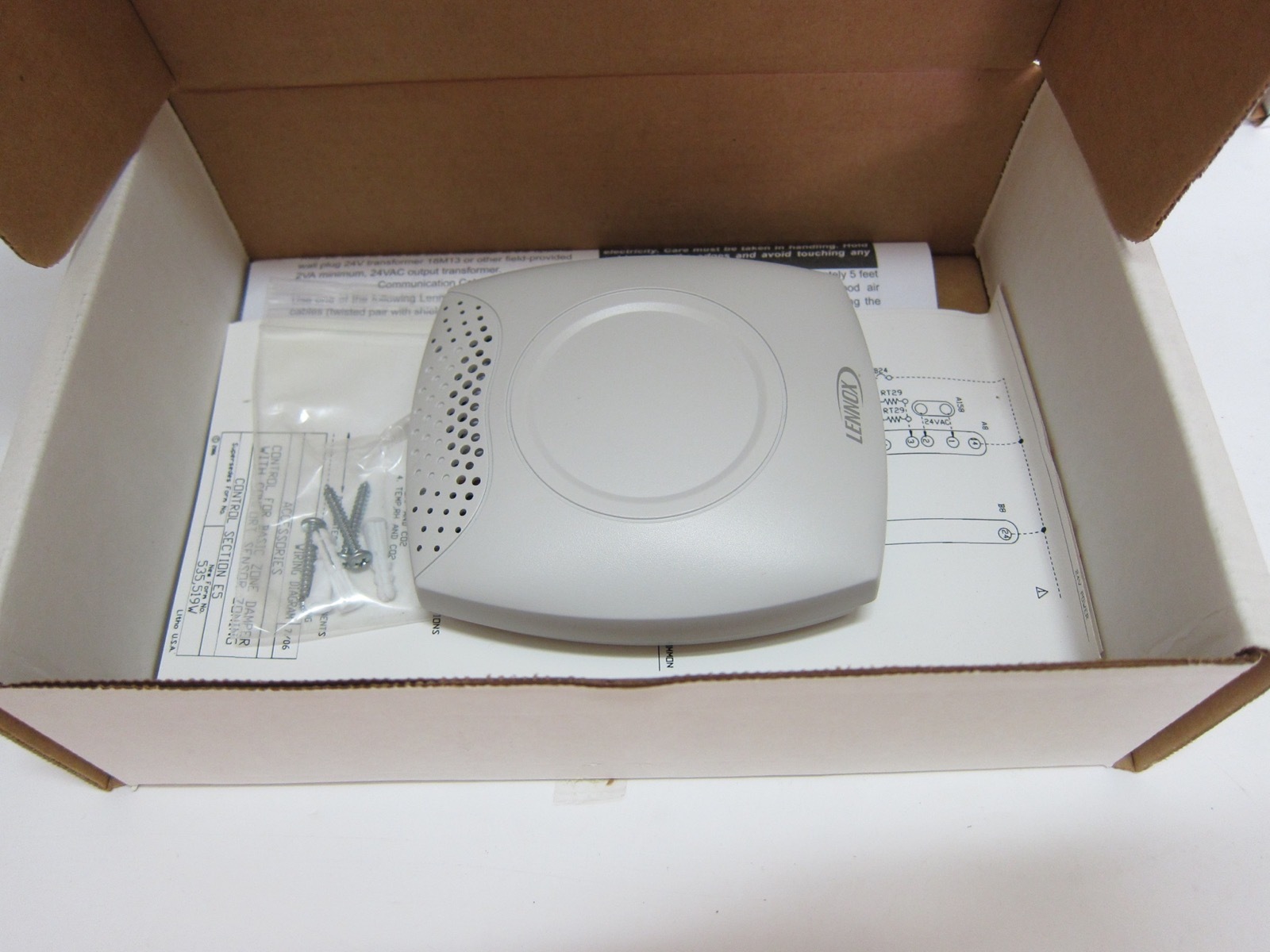 New in Box Lennox 18W62 Zoning Comfort Sensor Temperature CO2 Humidity 