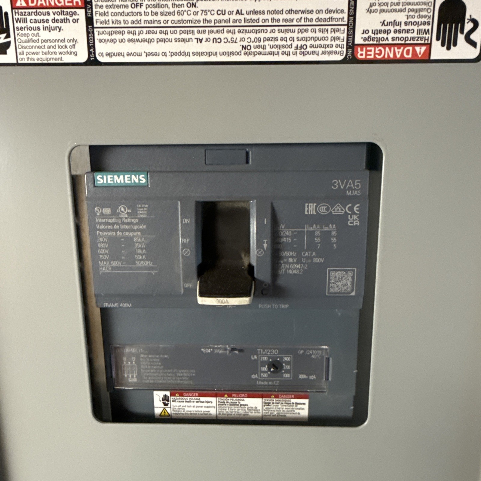 Seimens P1C42ML400ATST 300 Amp Main Breaker Panel With Circuit Breakers Include