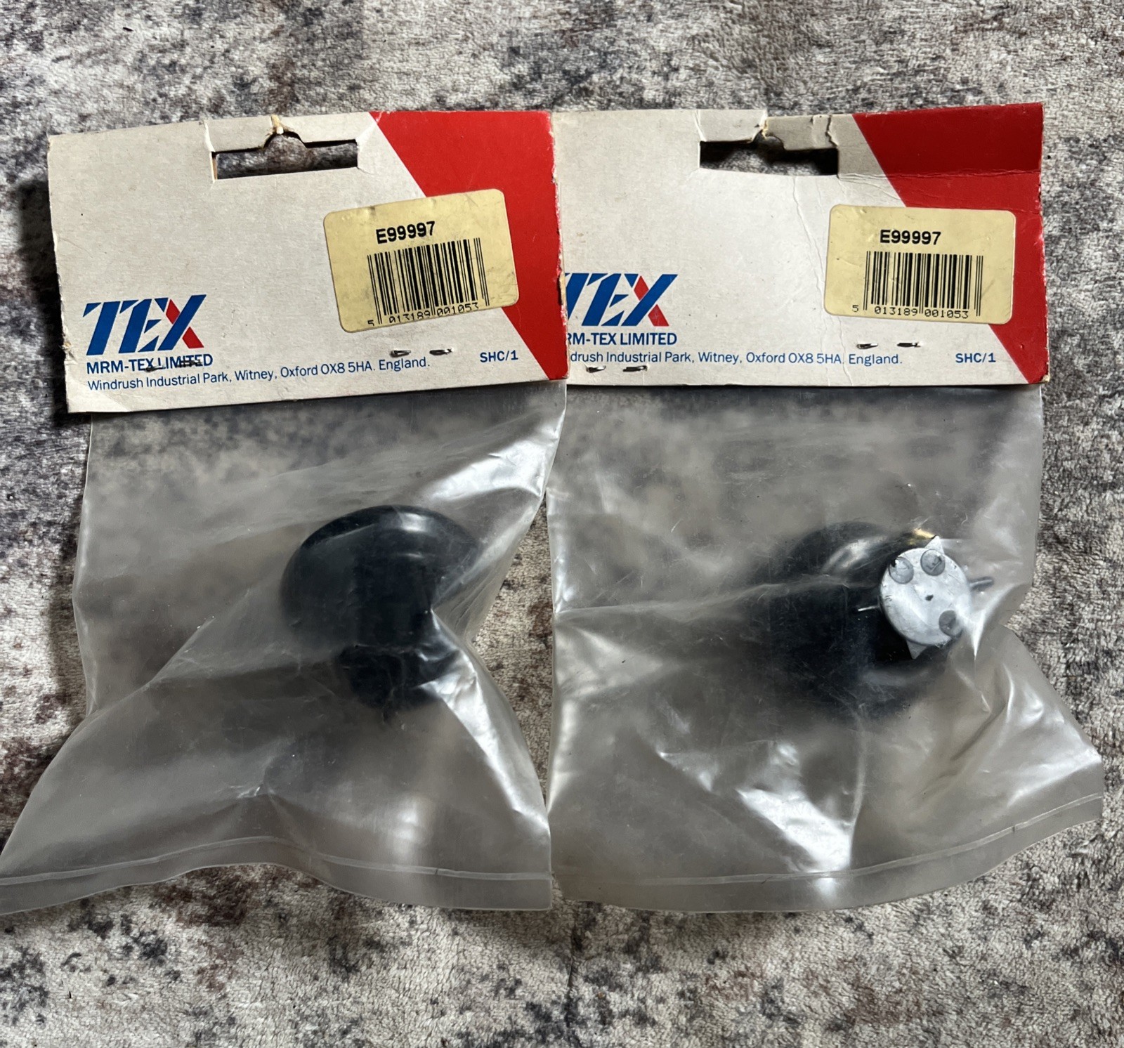Set Of 2 NOS TEX E99997 Single Pole Plastic Bulb Holder With Ground