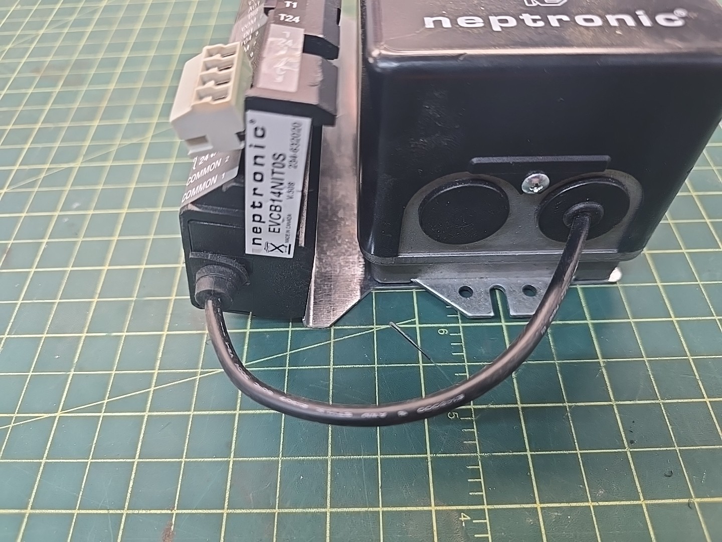 Neptronic EVCB14NIT0S Vav Controllers ( COSMETIC DAMAGE)