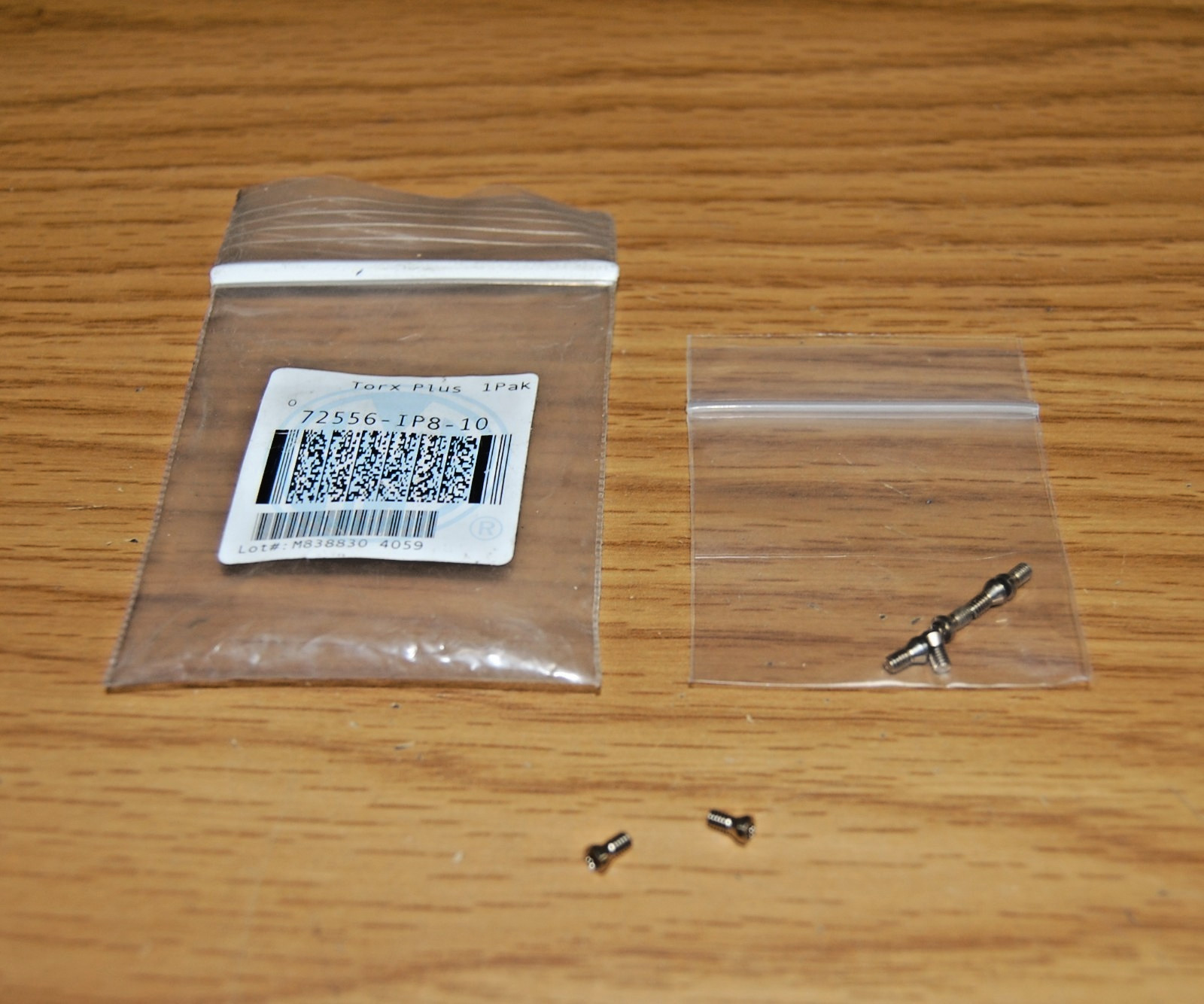 TORX PLUS CAP SCREW ALLIED MACHINE 72556-IP8-1 (LOT of 5pcs)