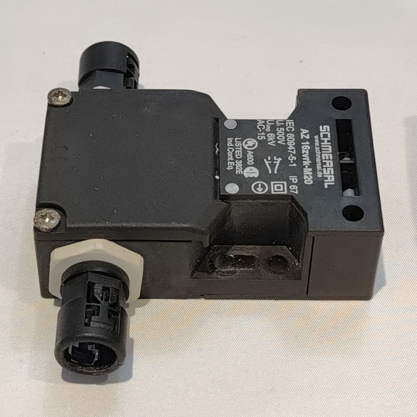 (2) Schmersal Safety Interlock Switch Latch AZ16-ZVRK-M20
