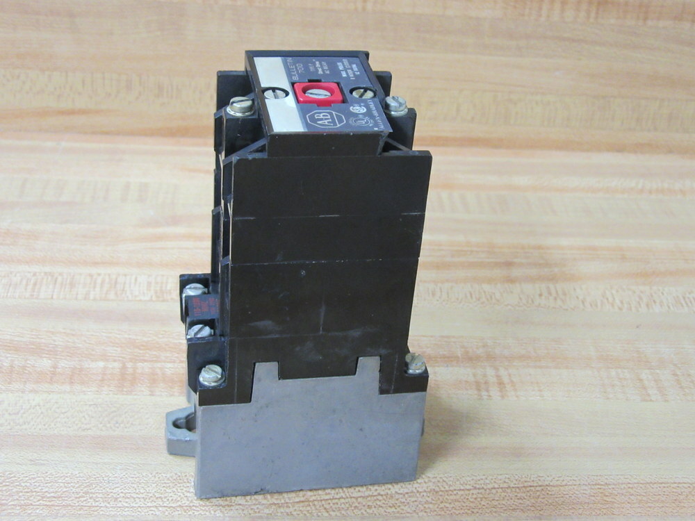 Allen Bradley 700-P400A1 Starter Relay 700P400A1 w/700-PB40