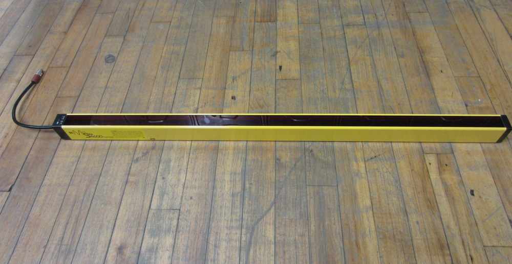 STI MS46SR-20-870-Q1-R-NC-FP-GM1 Light Curtain Receiver 34″