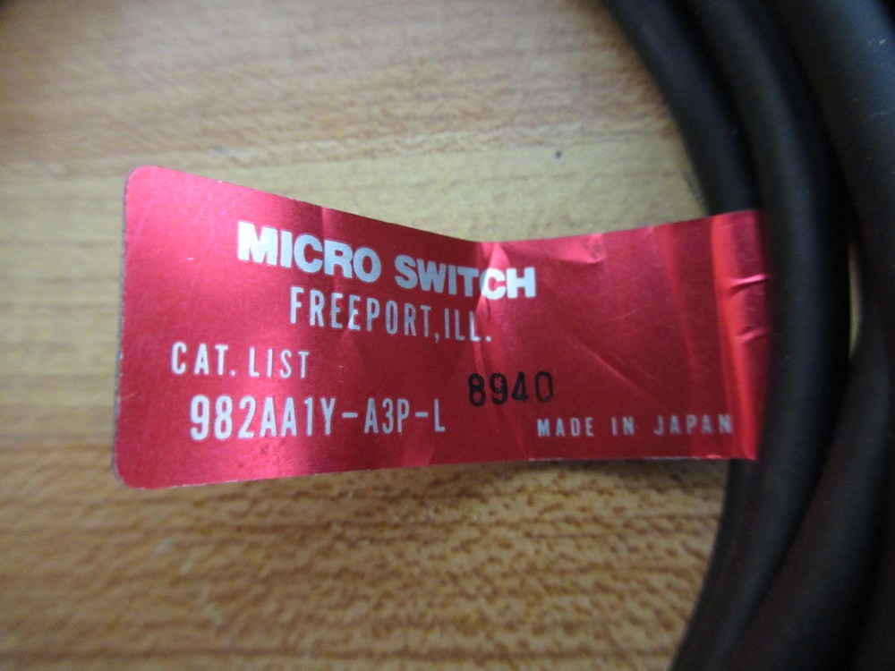 Micro Switch 982AA1Y-A3P-L Proximity Switch 982AA1YA3PL