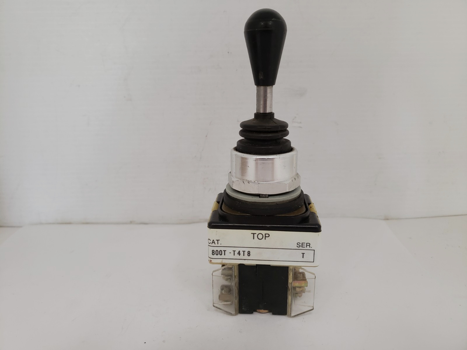 ALLEN BRADLEY 800T-T4T8AAXX TOGGLE SWITCH 4-WAY SPRING RETURN 2NO 2NC SERIES T