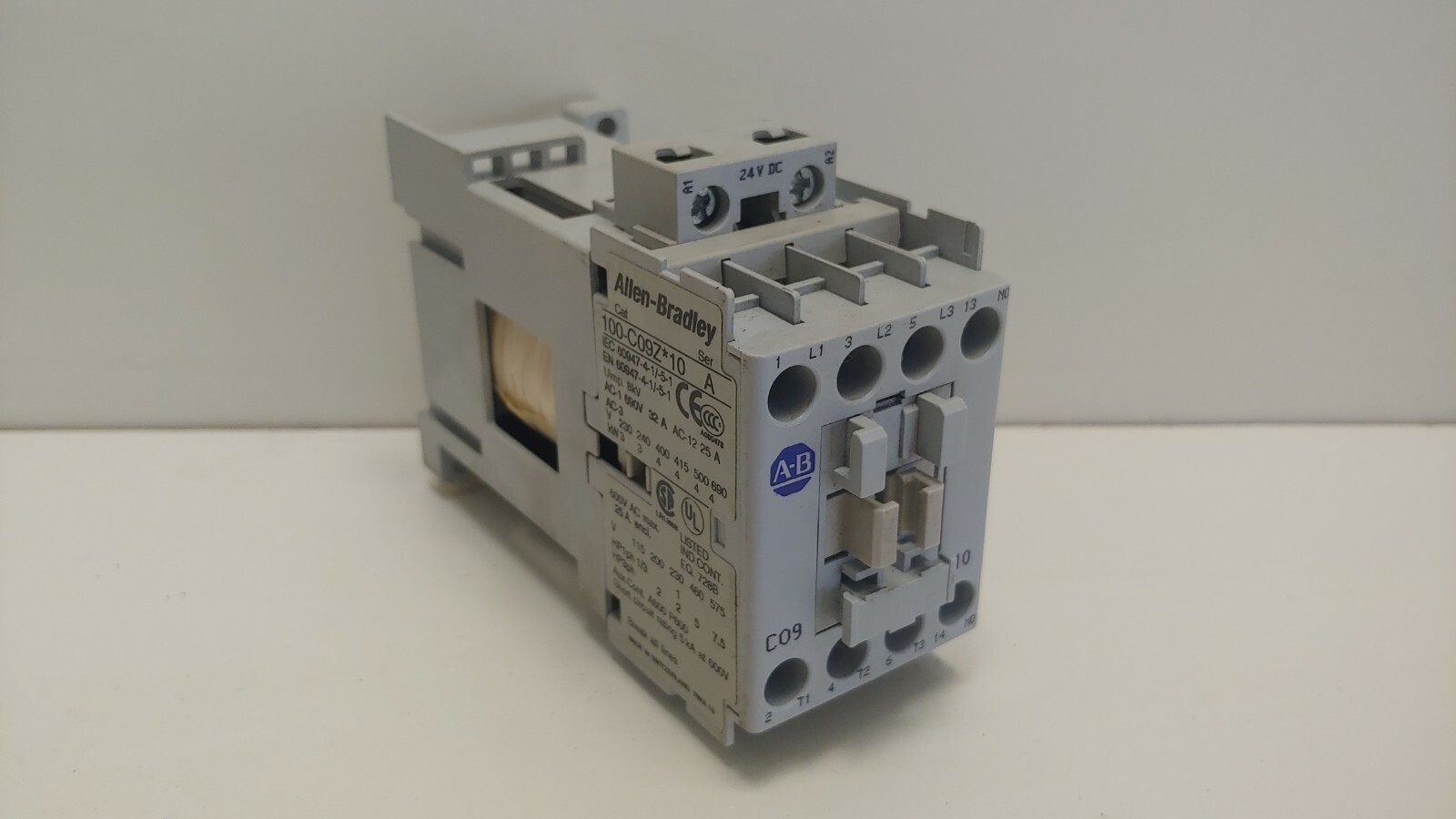GUARANTEED GOOD! ALLEN-BRADLEY 9A 24V COIL CONTACTOR 100-C09ZJ300 100-C09Z*10