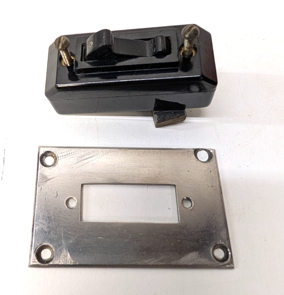 ARROW H&H 80176-1, Switch- 15 Amp, 125Vac, 10 Amp, 250Vac DPST w Cover Plate GUC