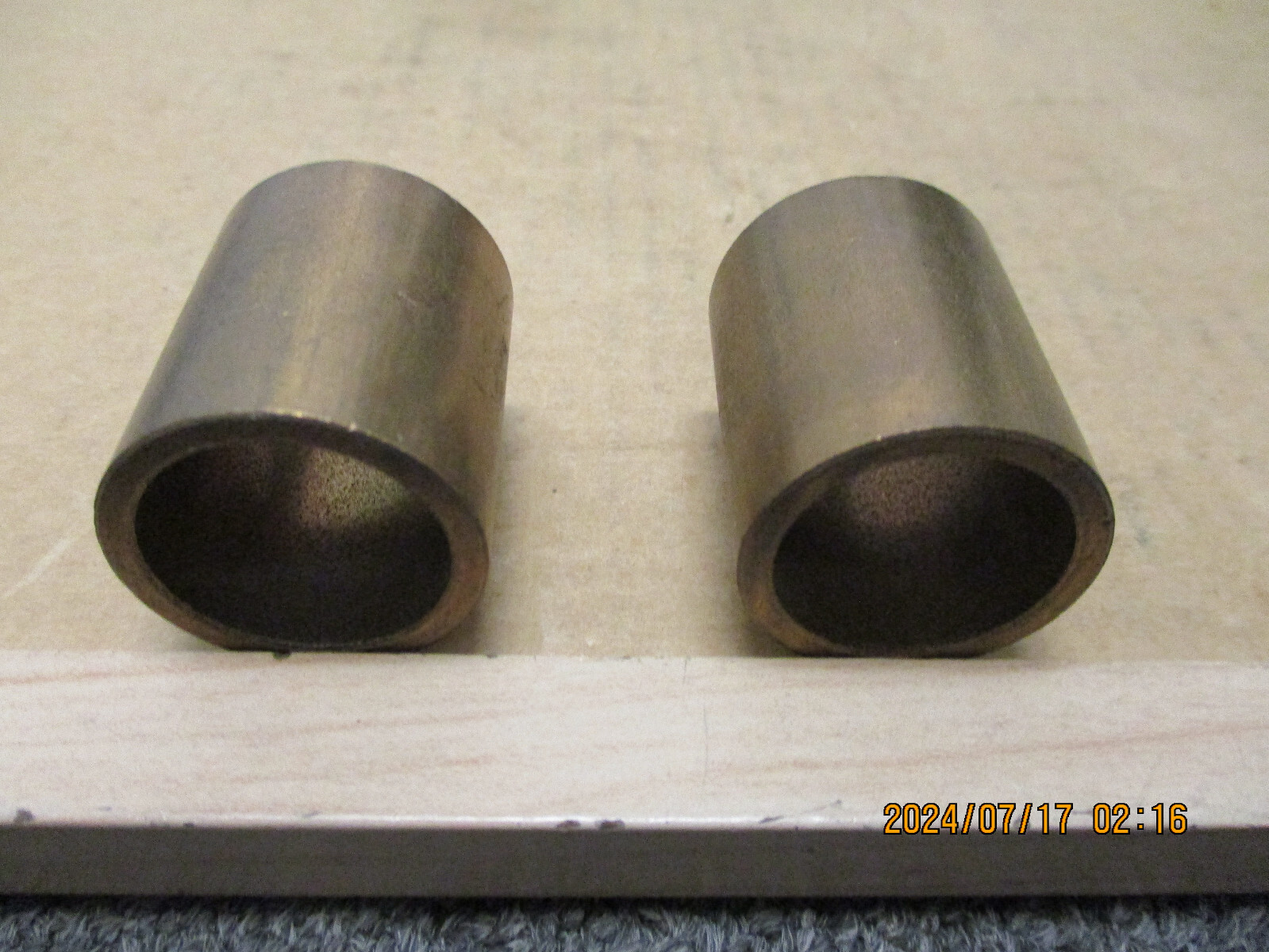NEW OPEN BOX B1620-10 OILITE SINTERED BRONZE BUSHING, 1 X 1-1/4X1-1/2″L, LT 2PC