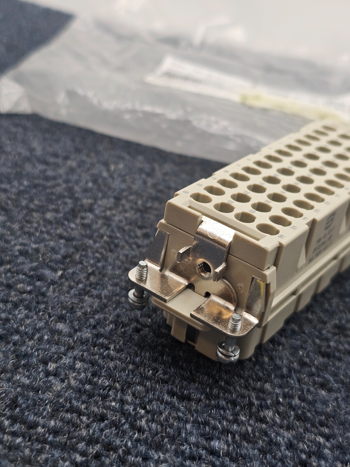 Harting 09320463101: HAN46EE-F-C Rectangular Connector 16A 500V 6kV 3