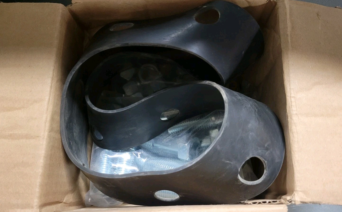 Reliapak 10″ Flange Kit EPDM Rubber 1/8″ Gasket 150# w/ Bolts & Nuts