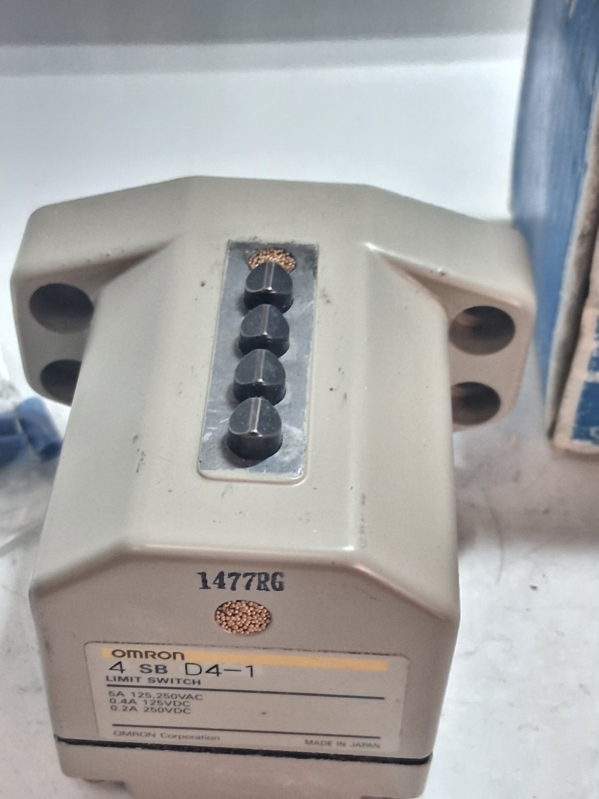 OMRON 4 SB D4-1 LIMIT SWITCH 5A 125-250VAC 0.4A 125VDC 0.2A 250VDC NIB