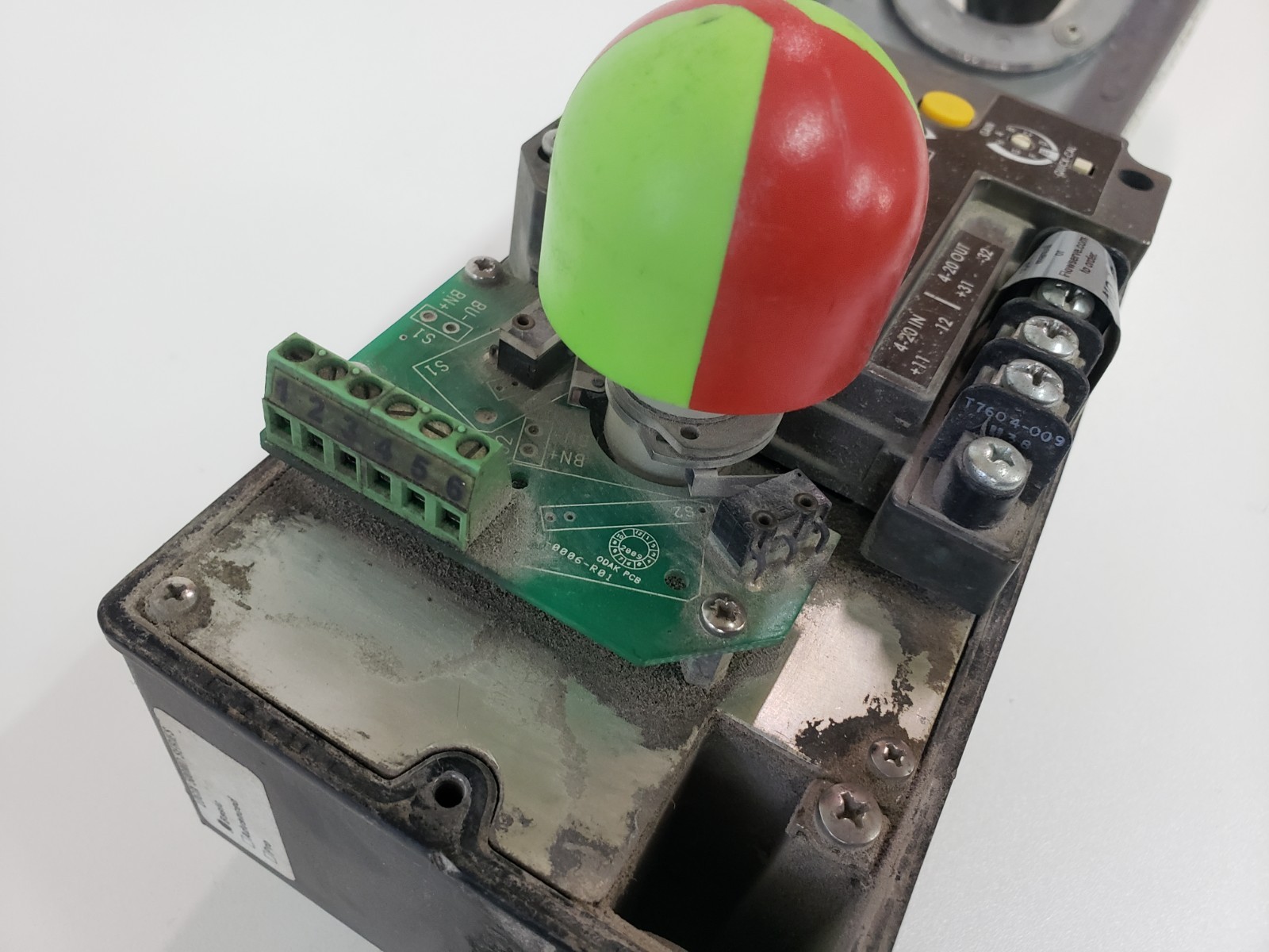 Flowserve Logix 500MD Digital Valve Positioner 520MD-14-W1DEE-D001-GM2