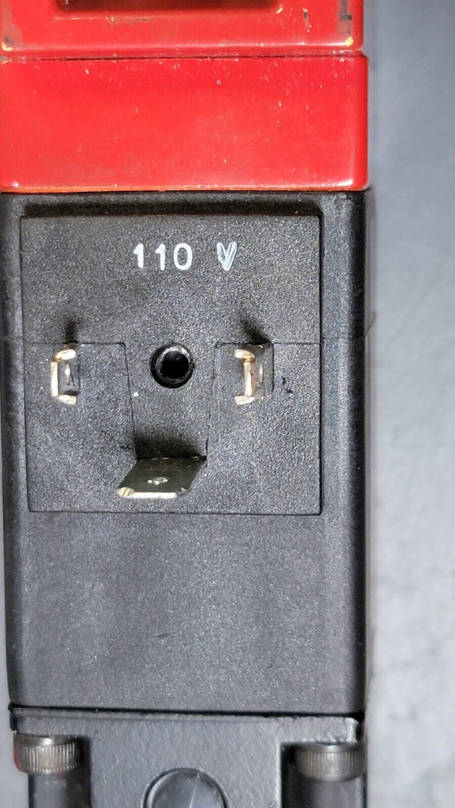 Telemecanique XCK-J5962F0/XCK-J…H7 Limit Switch 110V Coil NOS NO KEY LOC T1