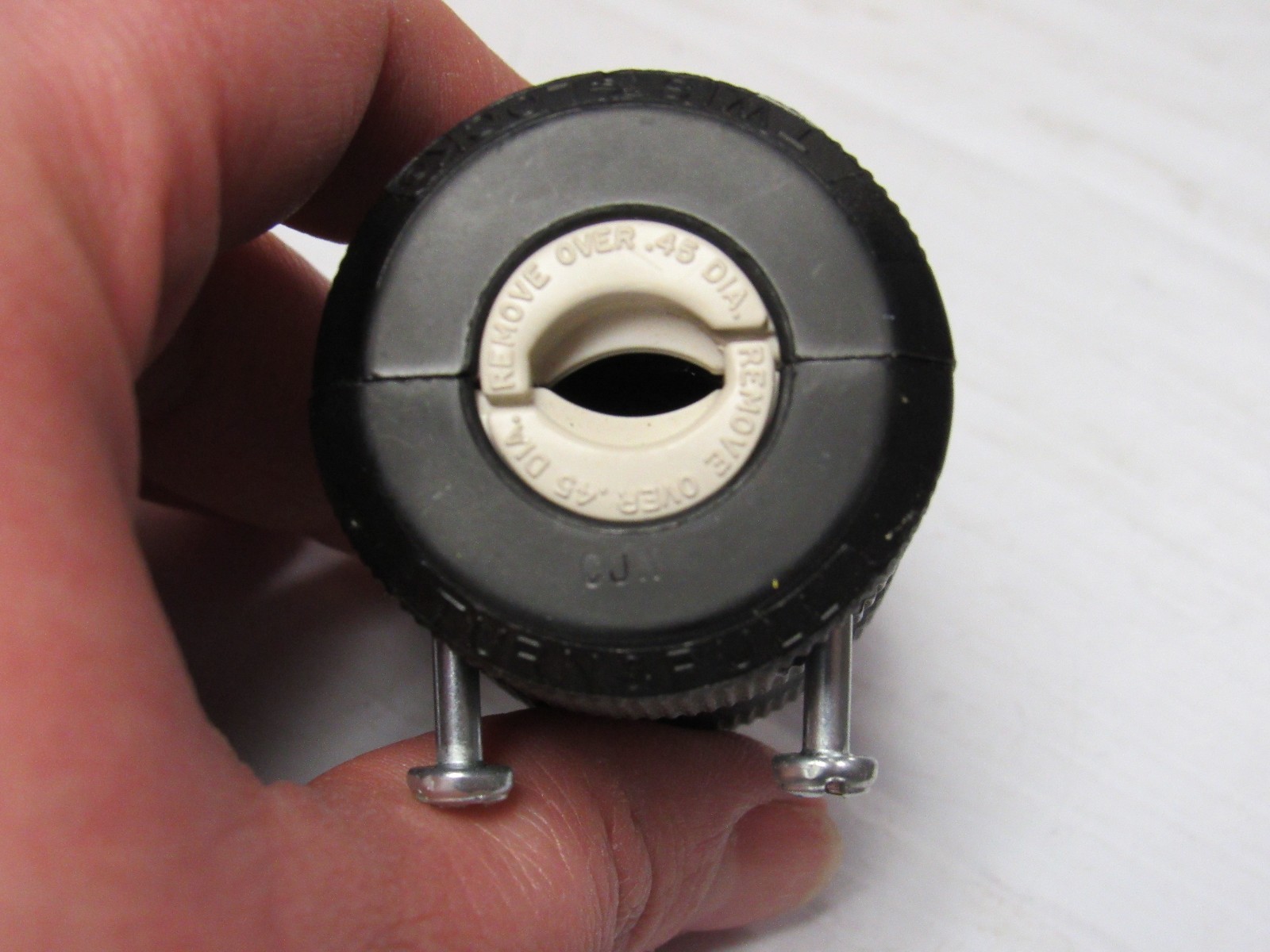 (5) HUBBELLTWIST LOCK TURN & PULL PLUG HBL4723VBK 15 AMP A 15A 125V 2 POLE 3W