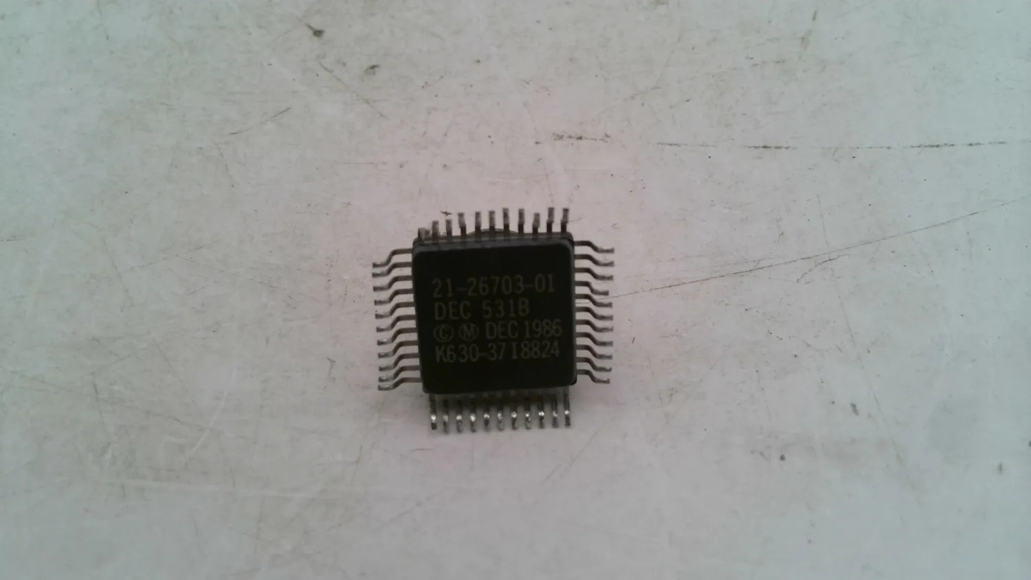 DIGITAL EQUIPMENT 21-26703-01 CUSTOM QFP IC VINTAGE DEC PART