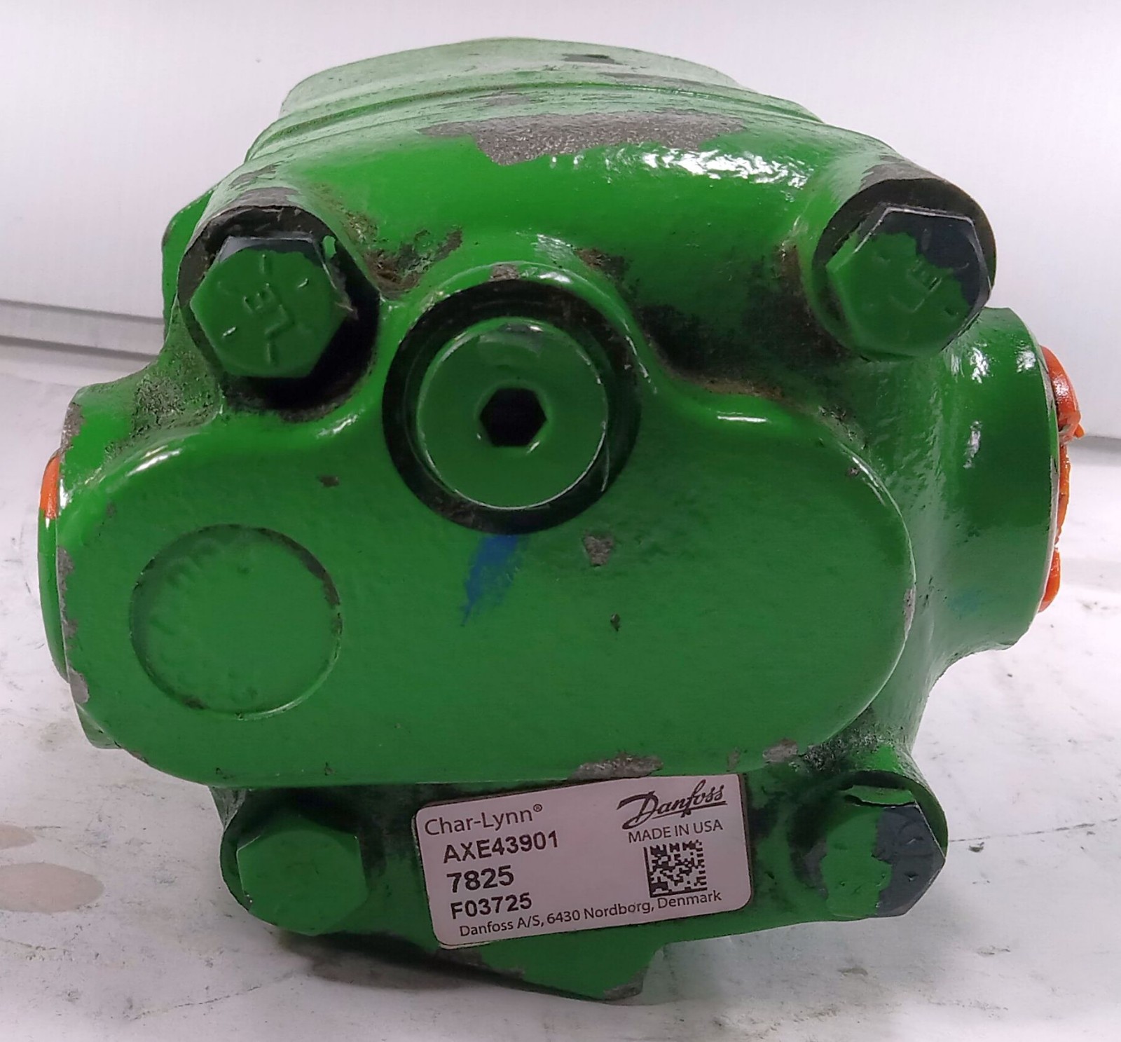 1 NEW CHAR-LYNN DANFOSS AXE43901 104-4512-006 HYDRAULIC MOTOR NNB ***MAKE OFFER*