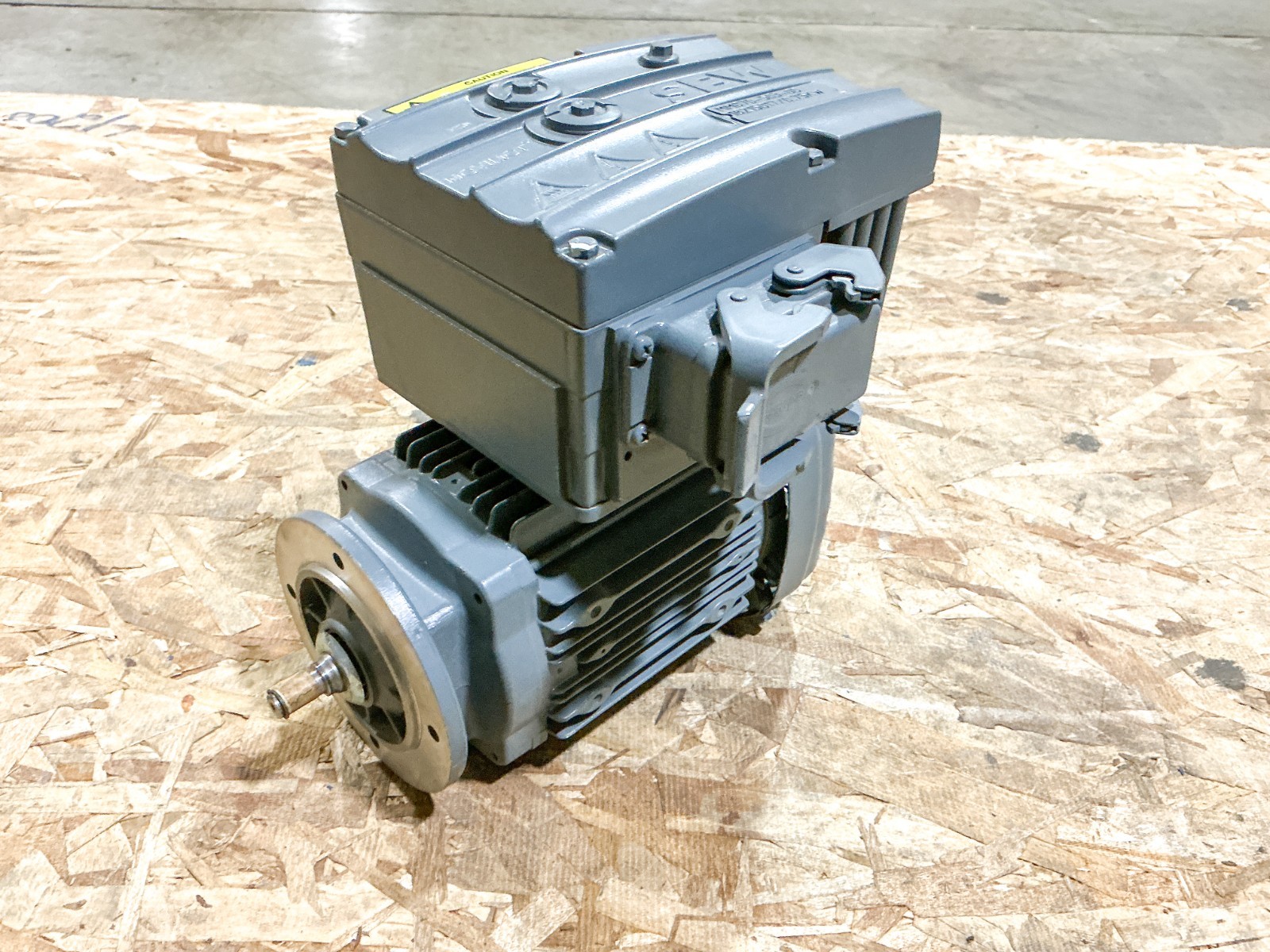 New Sew EuroDrive DRS71M4/FG/MM07/AMA6/LN Electric Motor 2900RPM 500V -No Box