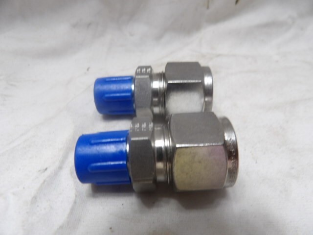 Parker Fitting 1/2″ x 1/4″ npt Stainless Steel (Qty of 2)