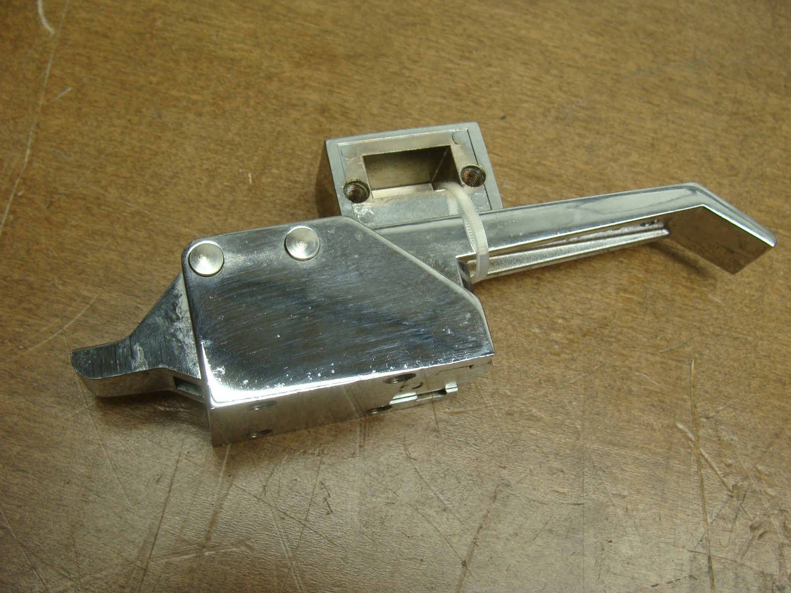 SOUTHCO OVER CENTER DRAW LATCH A7-10-301-30 W/KEEPER CHROME PLATED ZINC ALLOY