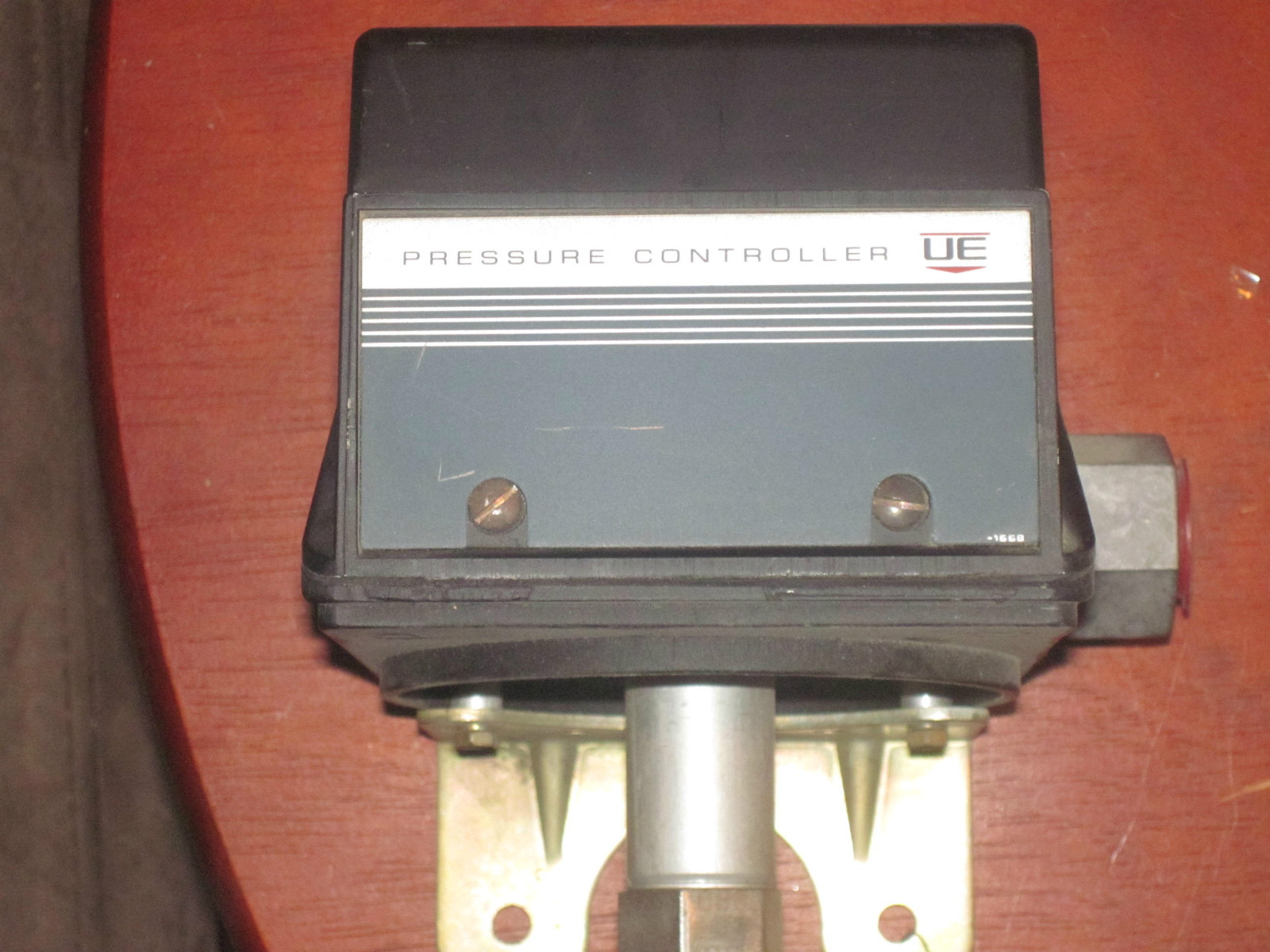 NEW Pressure Controller Type J302D 4-75 358 0-200 PSI UE United Electric 0-30