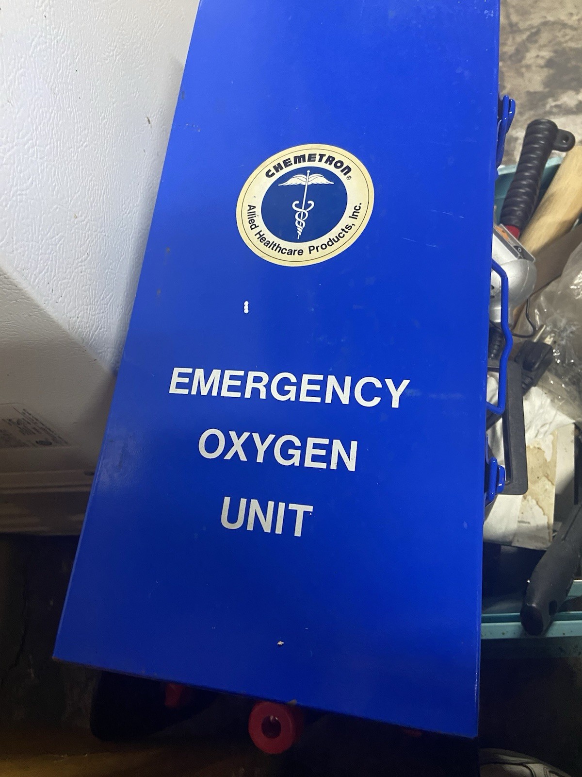 Portable Emergency Oxygen UNIT CHEMETRON WITH METAL BOX