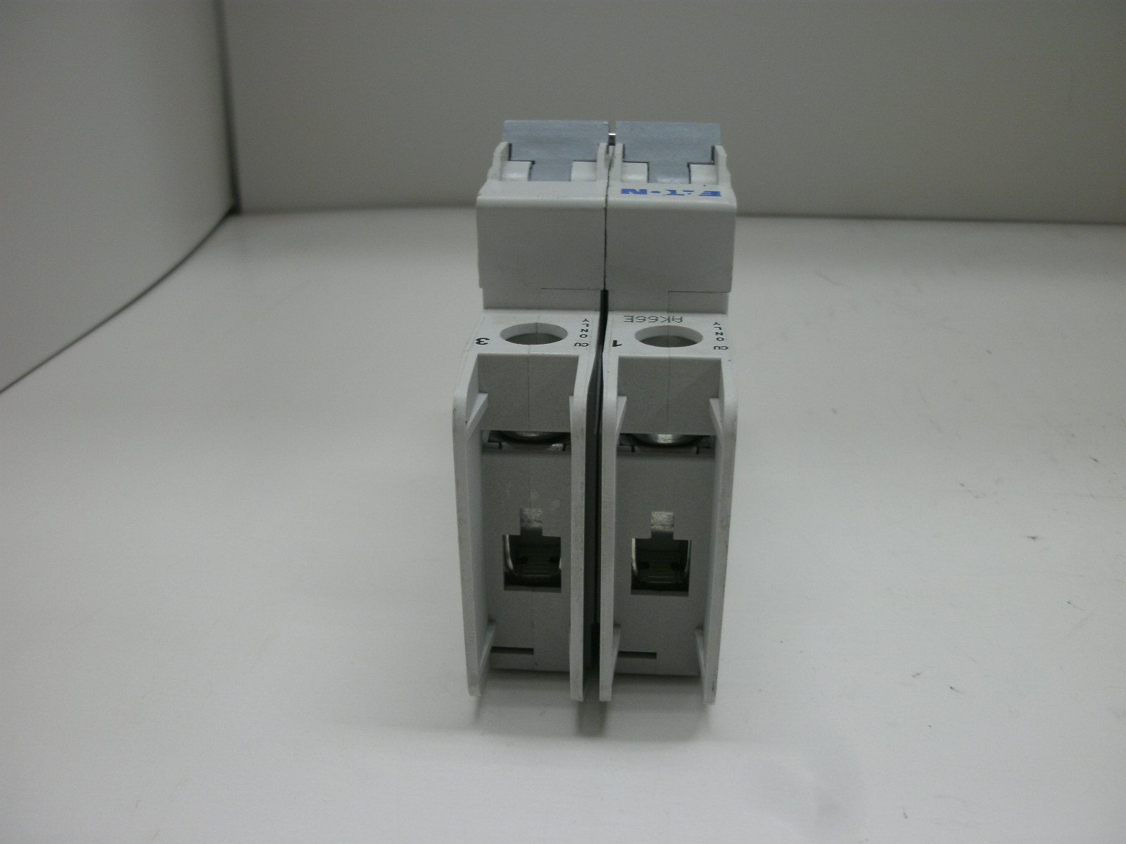 CUTLER HAMMER WMZT2C10 MINIATURE CIRCUIT BREAKER 10A 2POLE 480Y/277V C-CURVE NNB