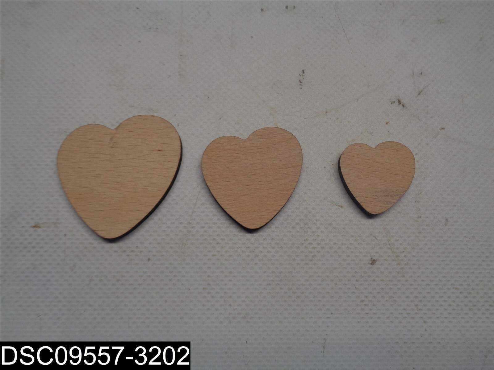 QTY=34-Variety of Wooden 1/8″ Thick Hearts-2X 1-3/4″, 9X 1-1/2″, 23X 1″
