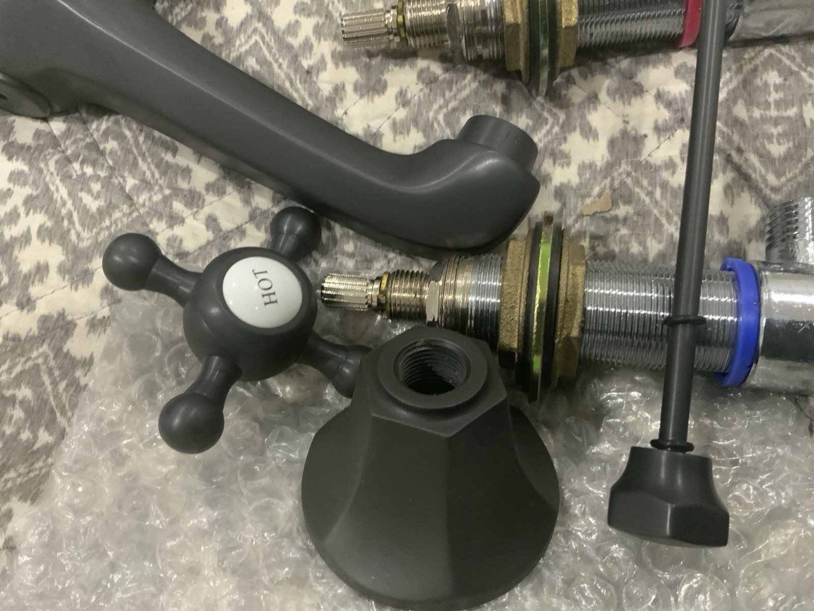 Huntington Brass Remington 8″ Widespread Bathroom Sink Faucet 1.2 GPM