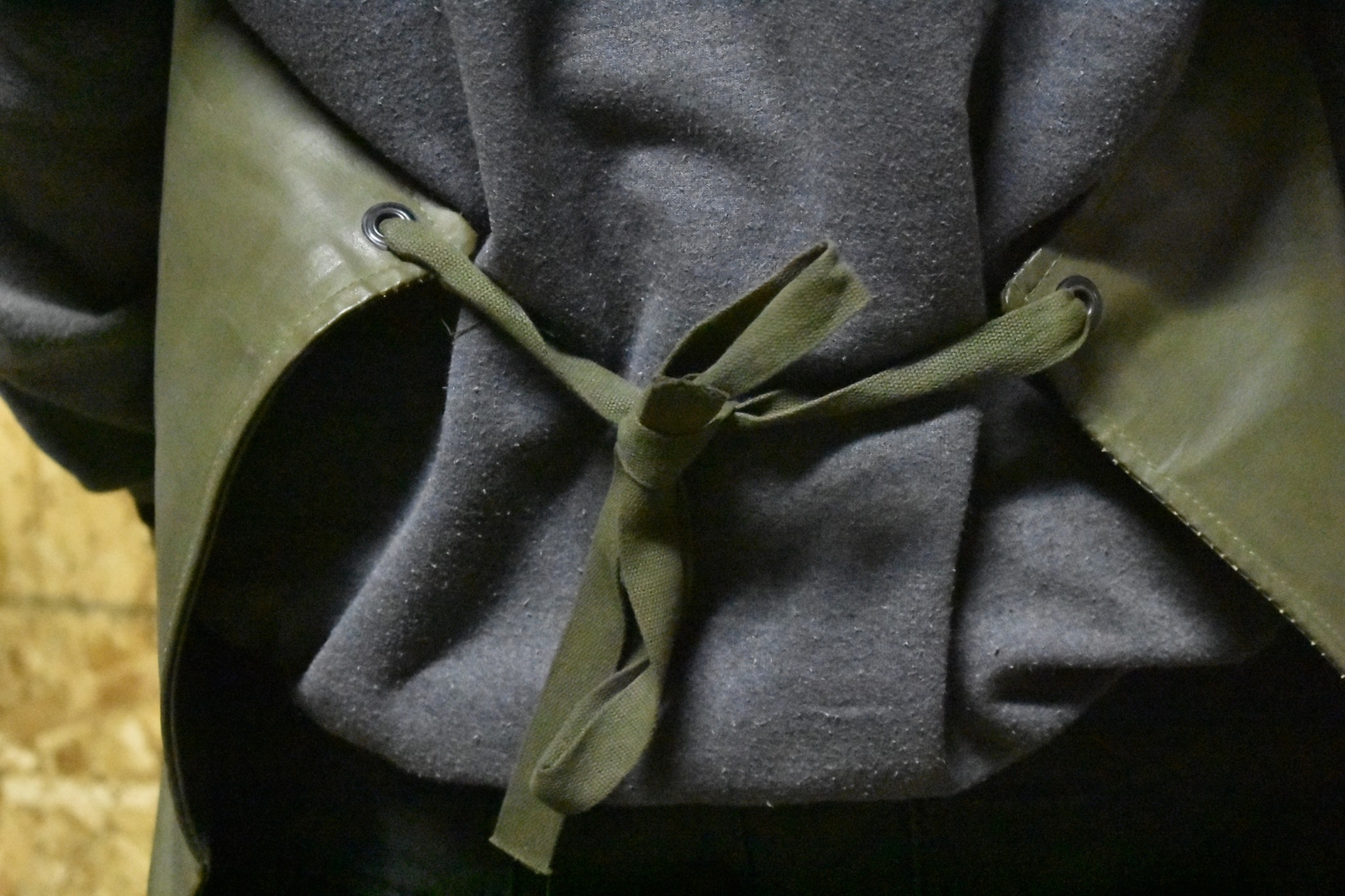 MIL. SPEC. 8415-00-082-6108 UTILITY APRON. STURDY RUBBER MATERIAL OD GREEN COLOR
