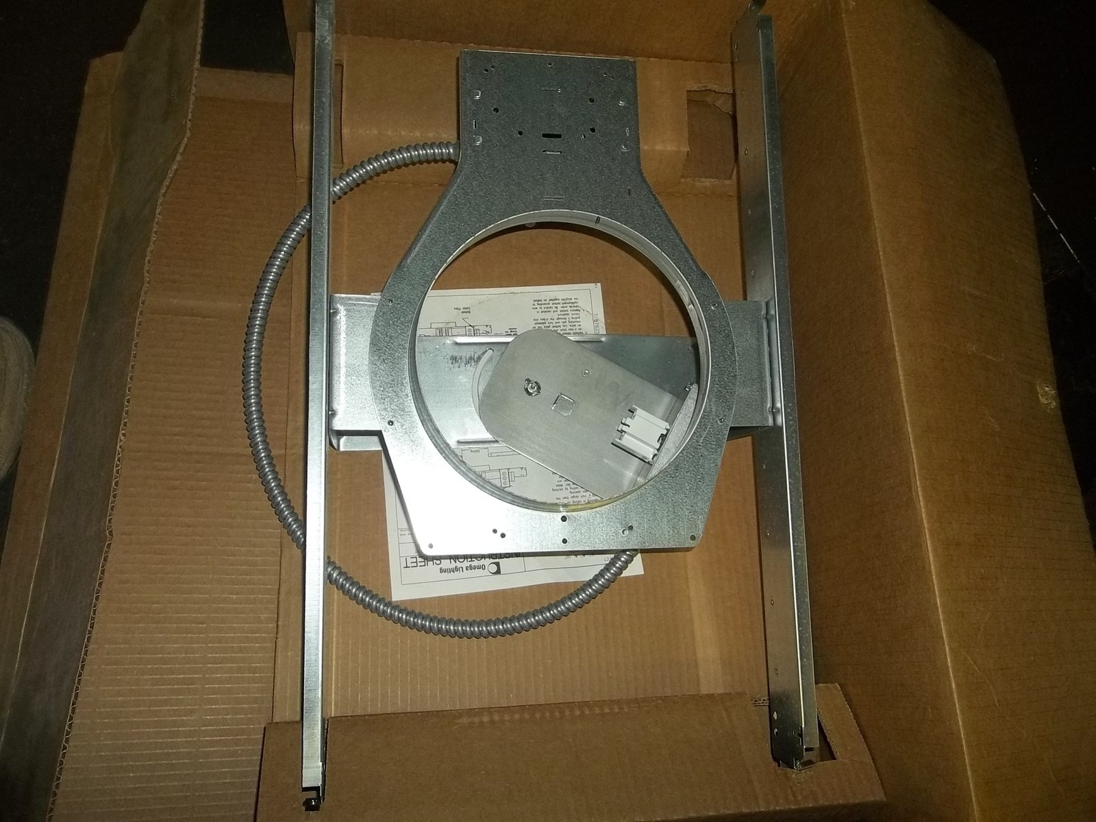 NEW Omega Commercial Recessed Light Fixture 7210569 7813 OM81H32PLT120/277