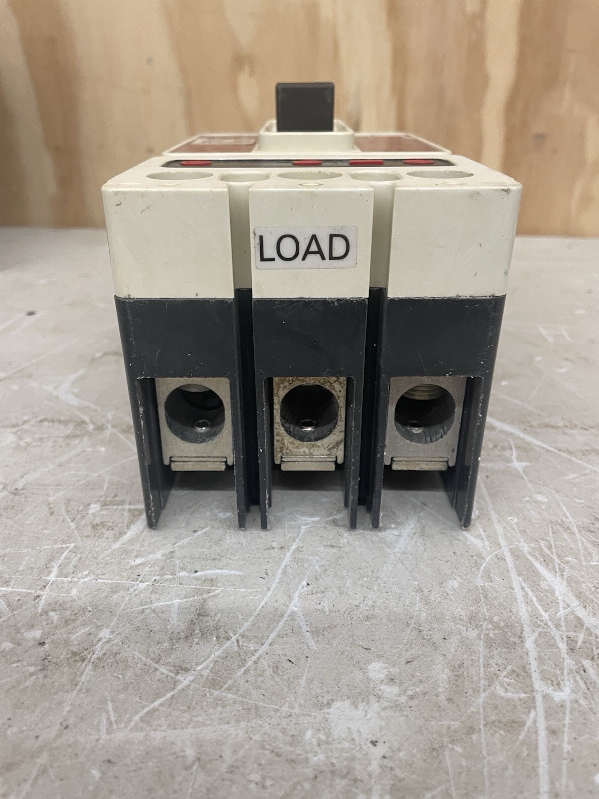 CUTLER-HAMMER JD3250K SER C 250 A 3P MOLDED CASE BREAKER