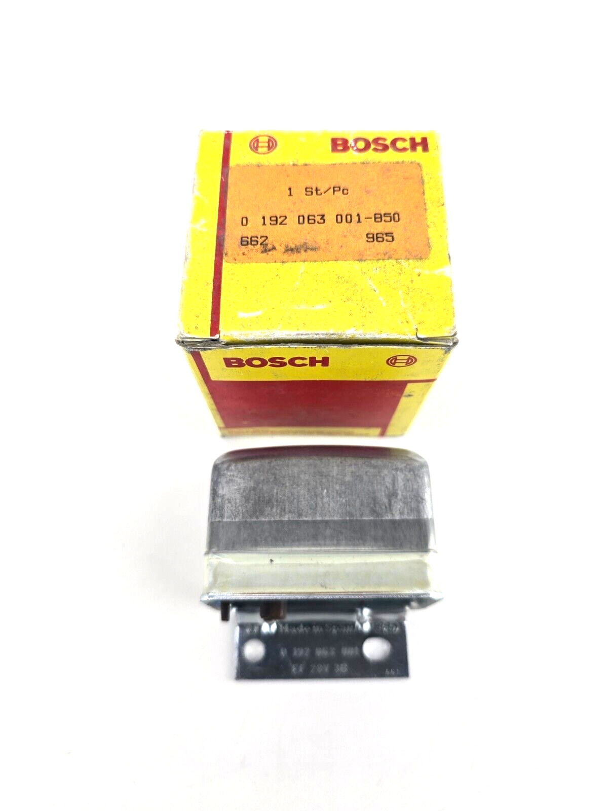 NOS Bosch Voltage Regulator 24V 0192063001 for Mercedes Steyr Massey Ferguson