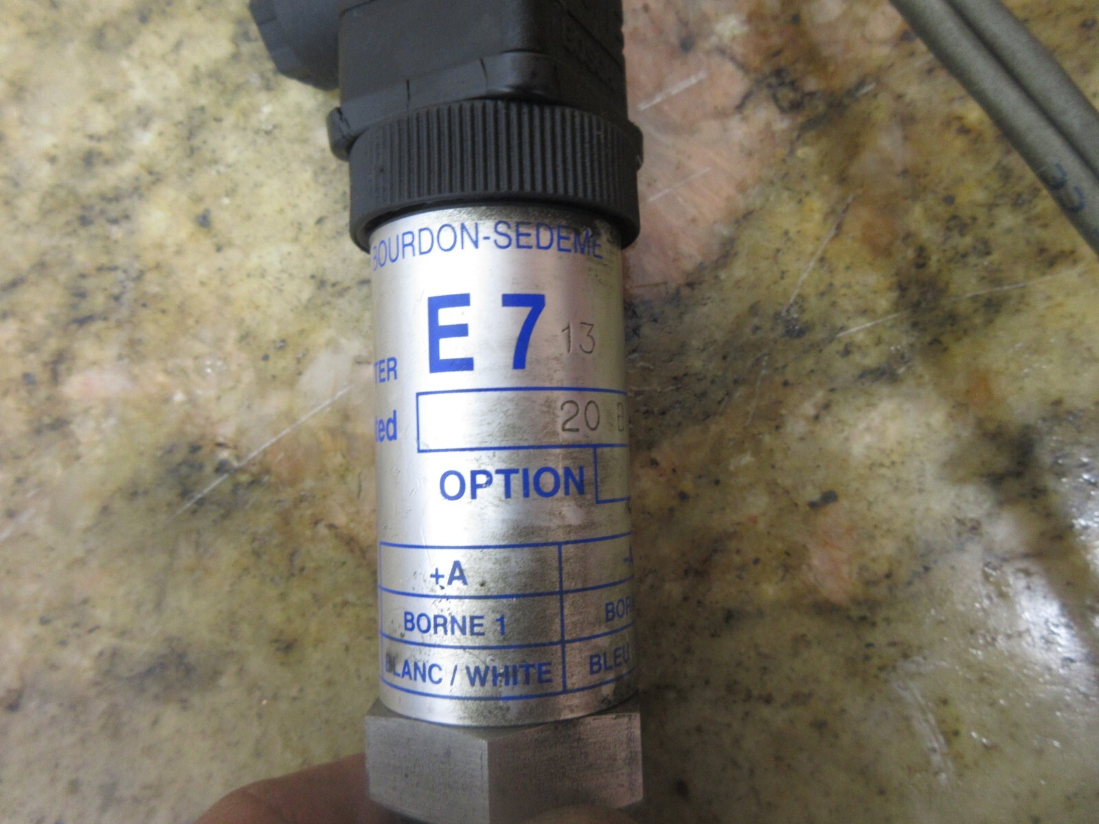 BOURDON-SEDEME TRANSMITTER E7 13 EM RATED 20 BAR 08J8 12 B BOSCH PVN 2 PIECES