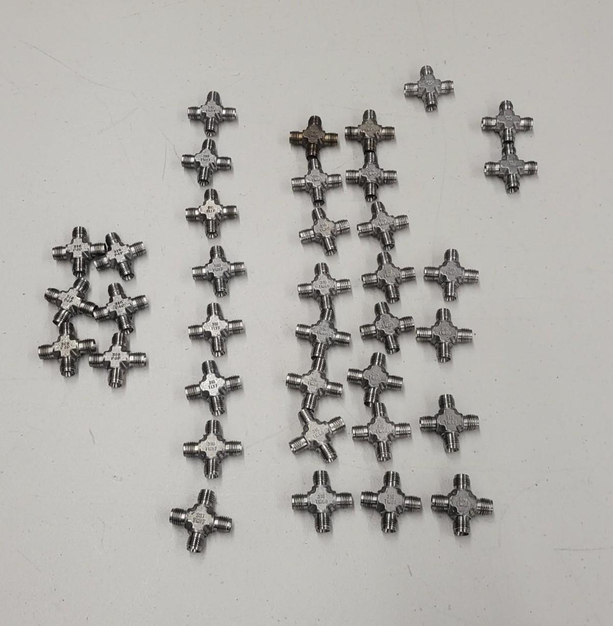 Lot of 37 Parker 4-Way Cross Fittings 316 TM60 TL17 DX3 DJF P4P Free Shipping E4