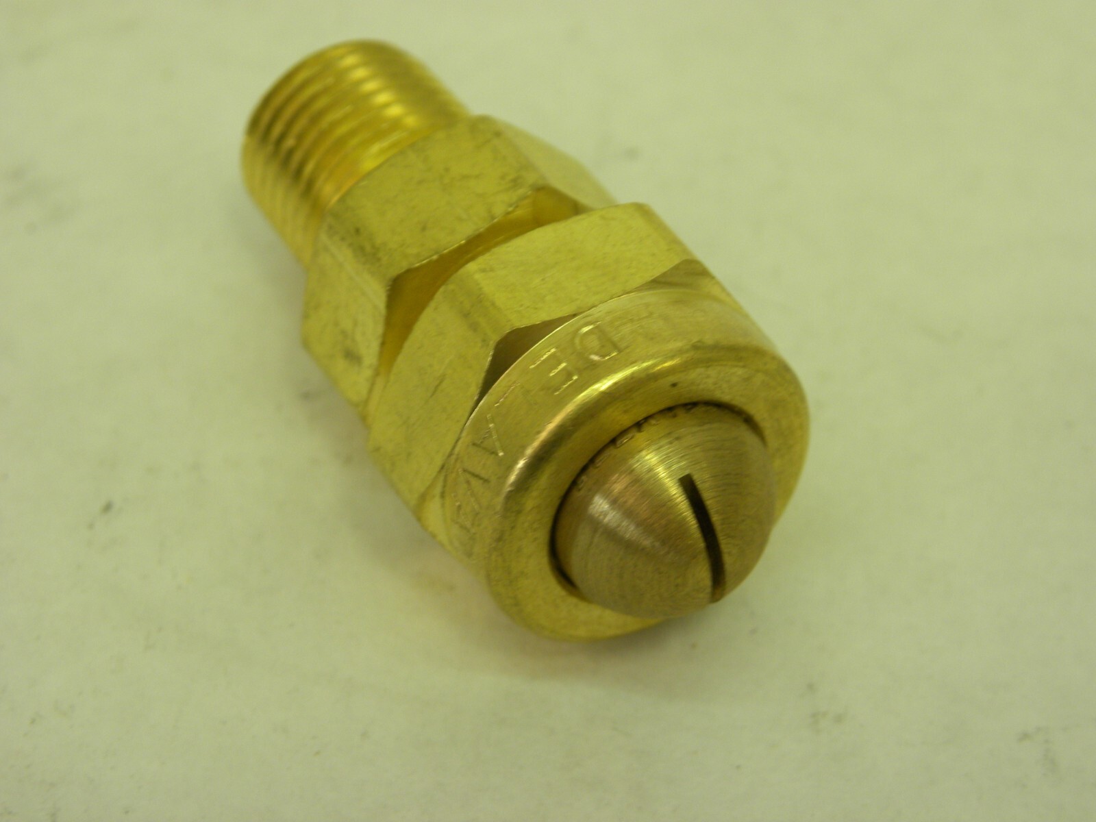 NEW – DELAVAN 74301233Z 1/4 LFM Plus SL 31 Brass Spray Nozzle Fitting