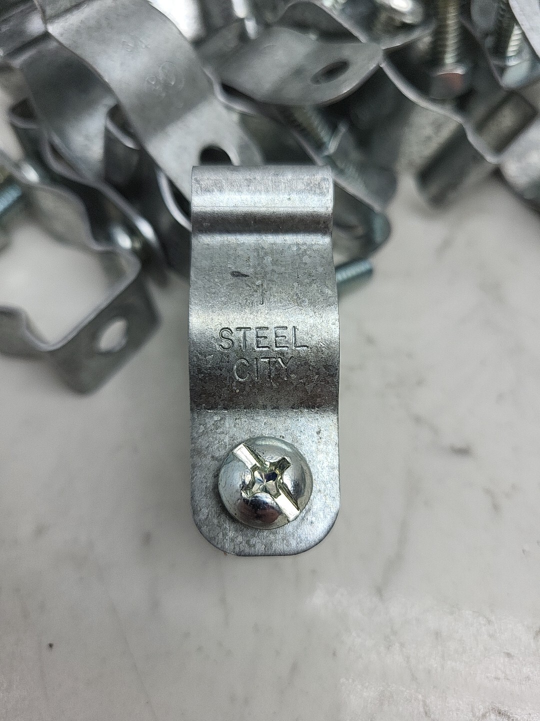 88 Pack Mixed Lot Steel City 6H1-B Conduit Hanger w/ Bolt For 3/4″ Some NOT Galv